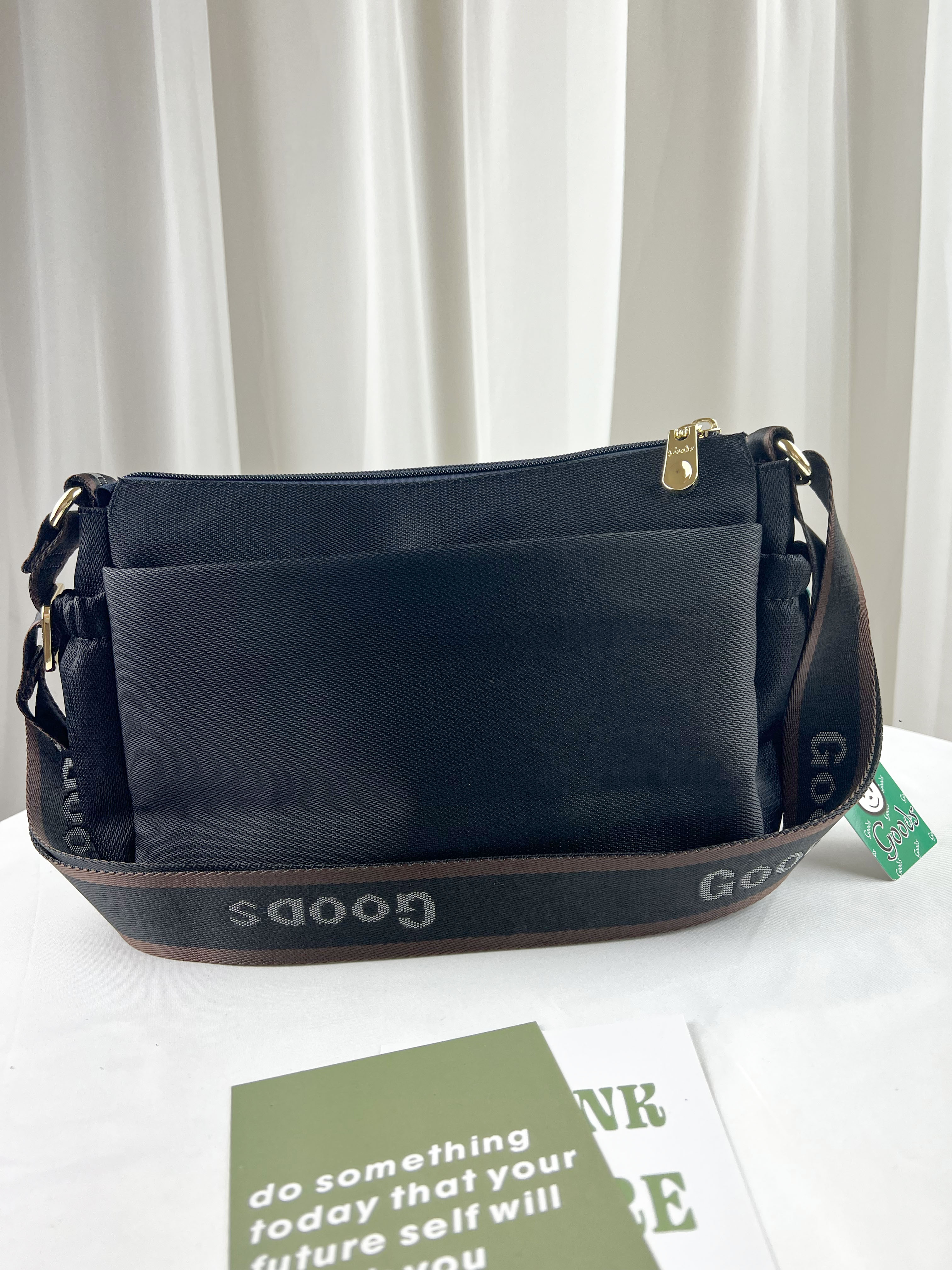 GOODS 大格黑 拼色防潑水側背包  #2806