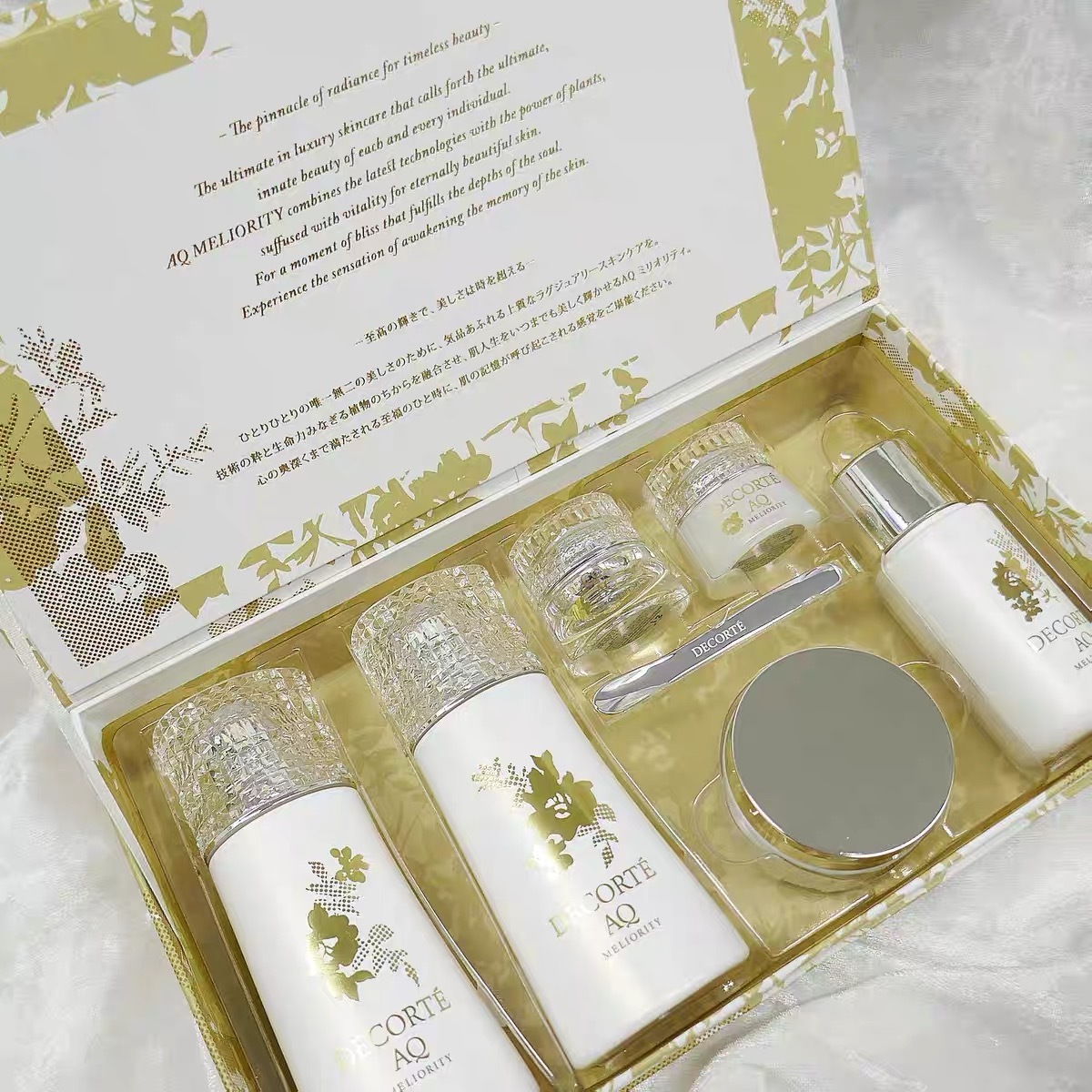 [限定] DECORTE AQ Meliority Luxurious Coffret IV AQ 精緻聖誕限定套裝