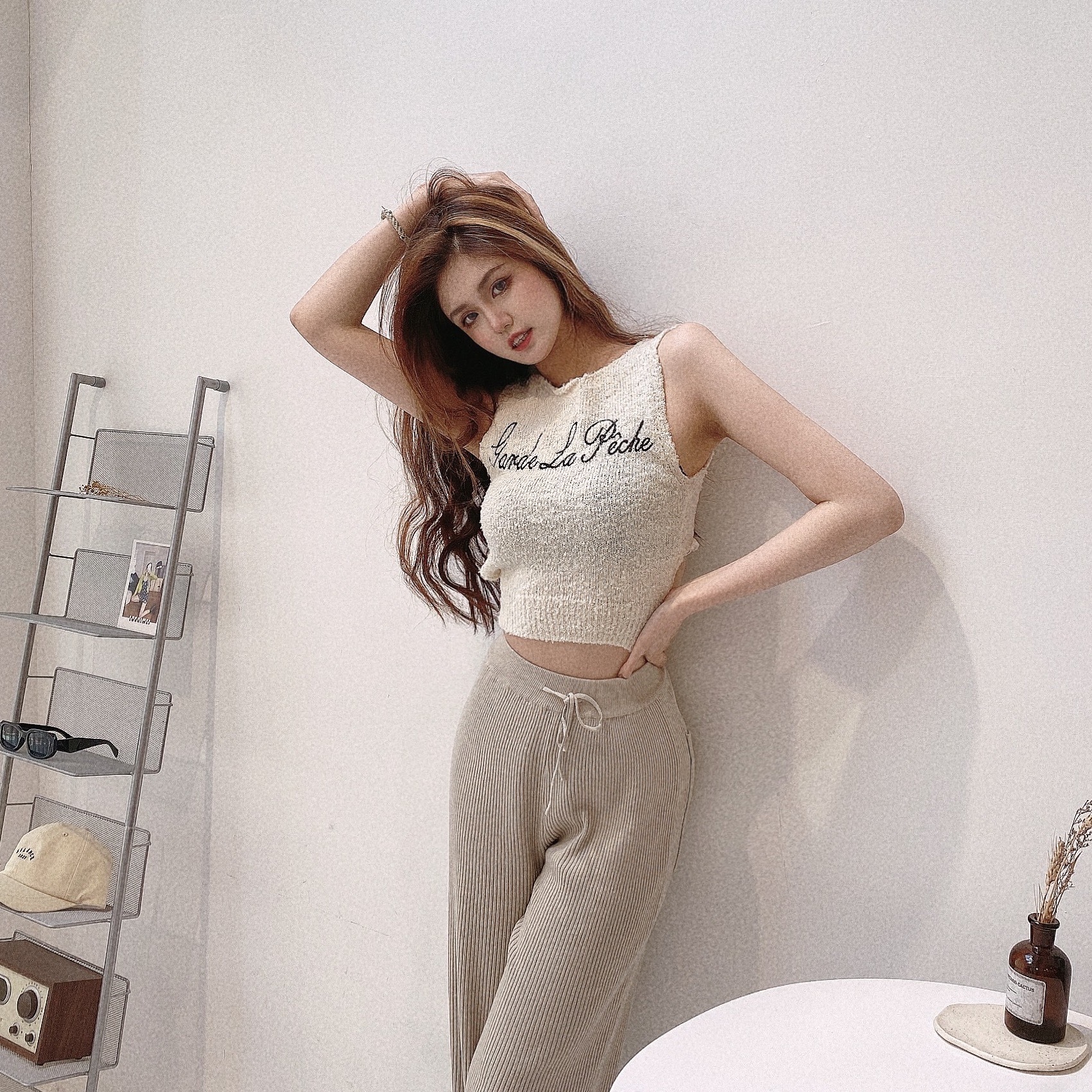 字母毛毛後簍空背心/三色【C02292602】