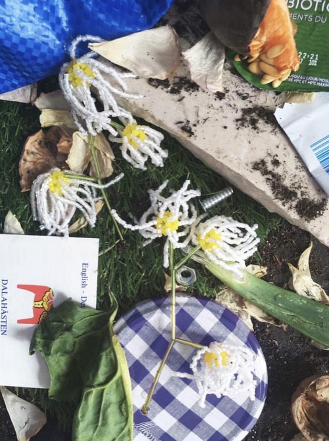 BELLIS PERENNIS - Single earring