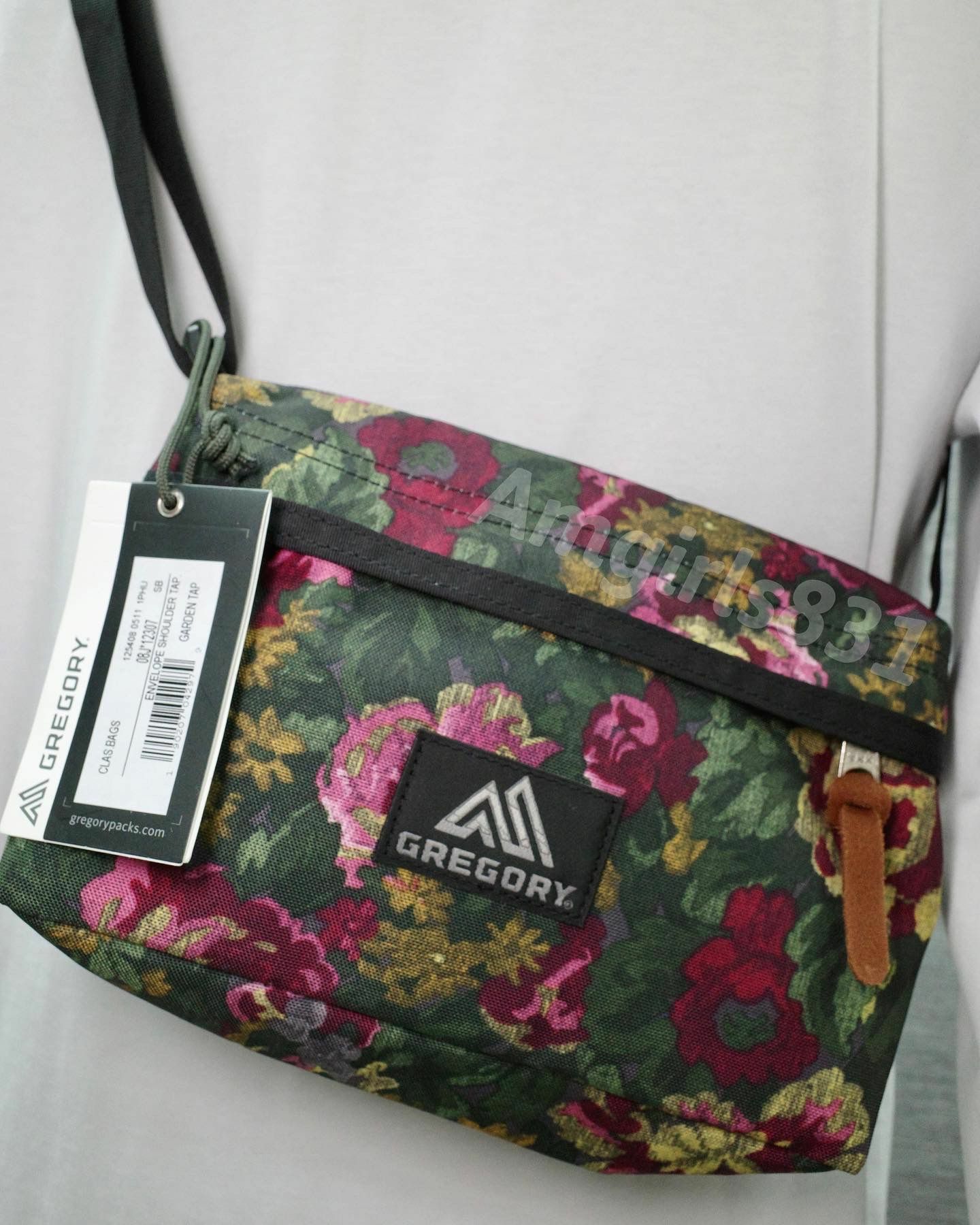 Gregory Envelope Shoulder garden tapestry