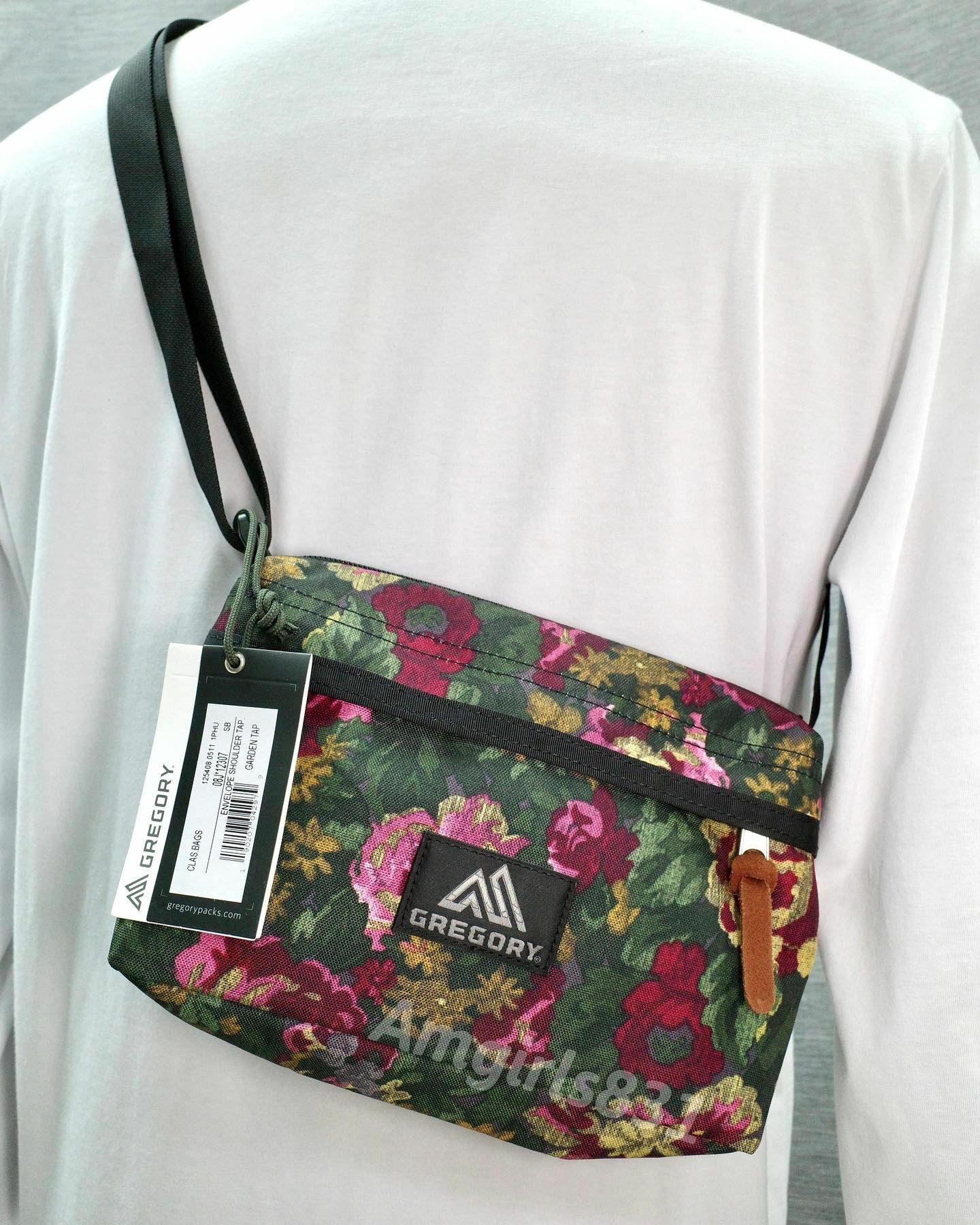 Gregory Envelope Shoulder garden tapestry