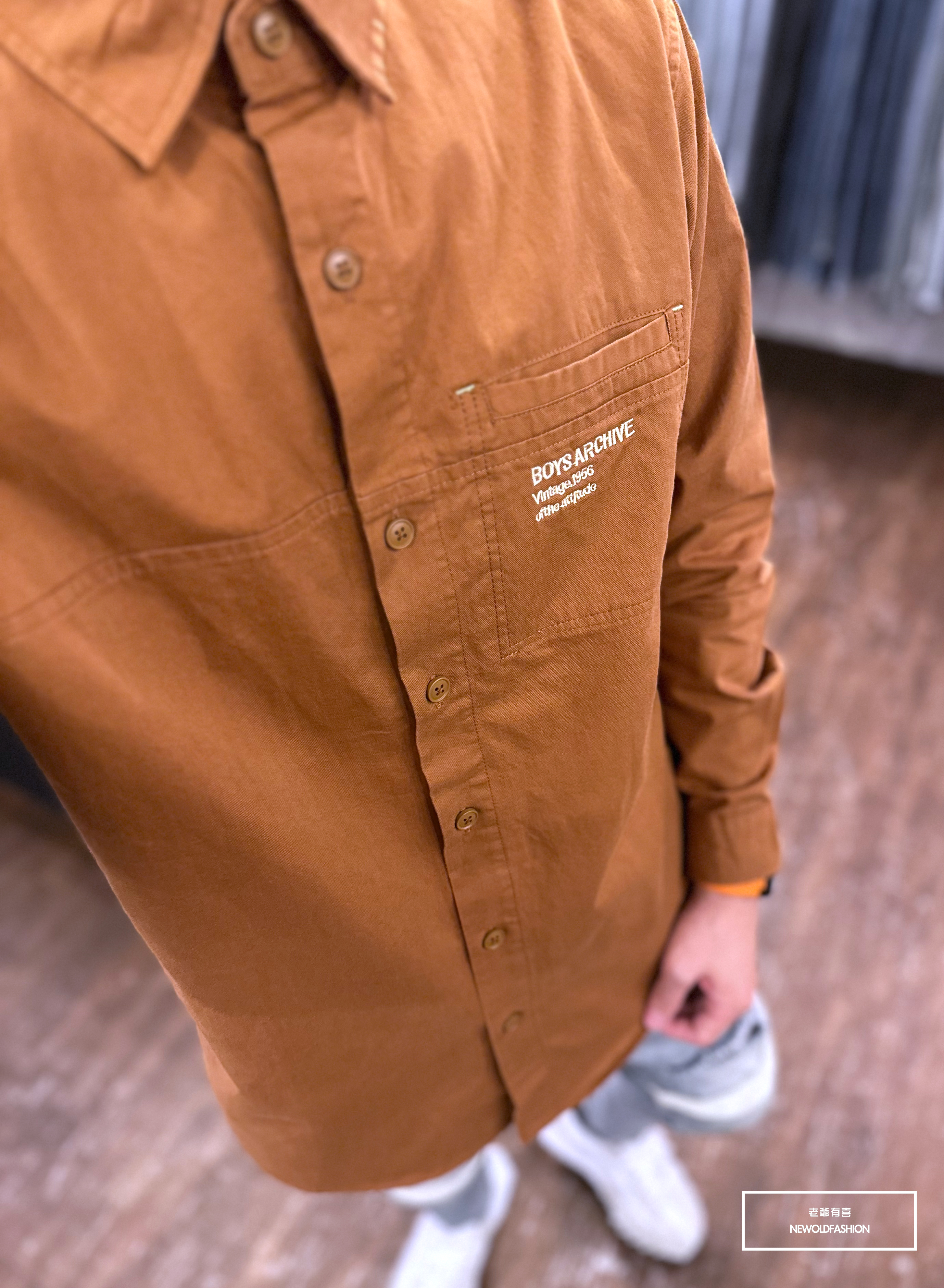 『新品上市』重磅拼接刺繡口袋襯衫-咖(NOF2209B8877)