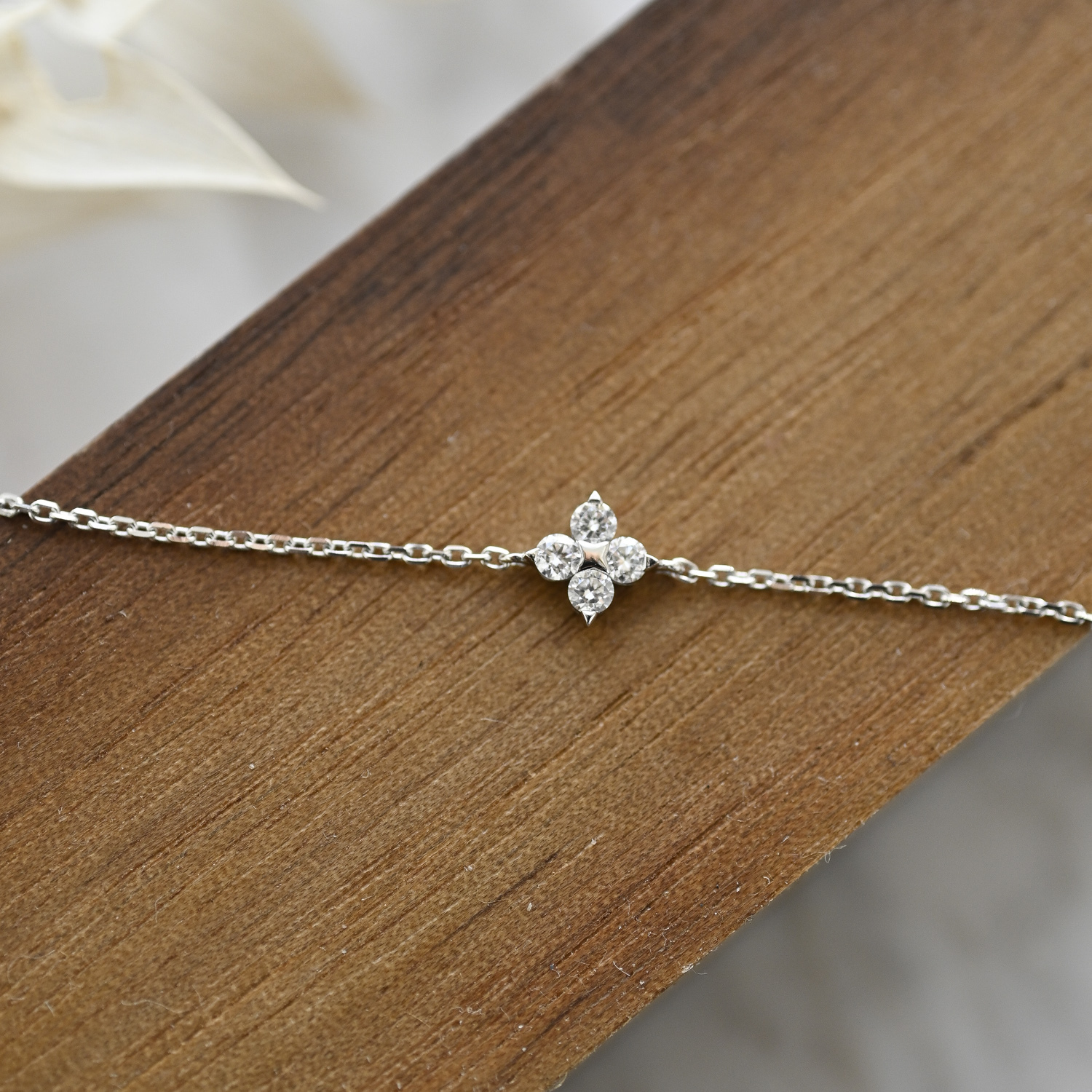 18K Lily Diamond Bracelet