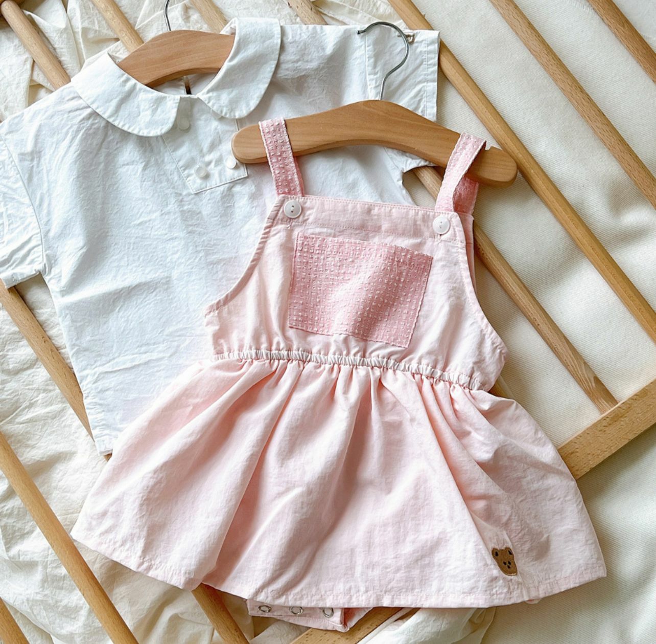 Dot to Dot 涼爽熊仔俏皮背帶裙