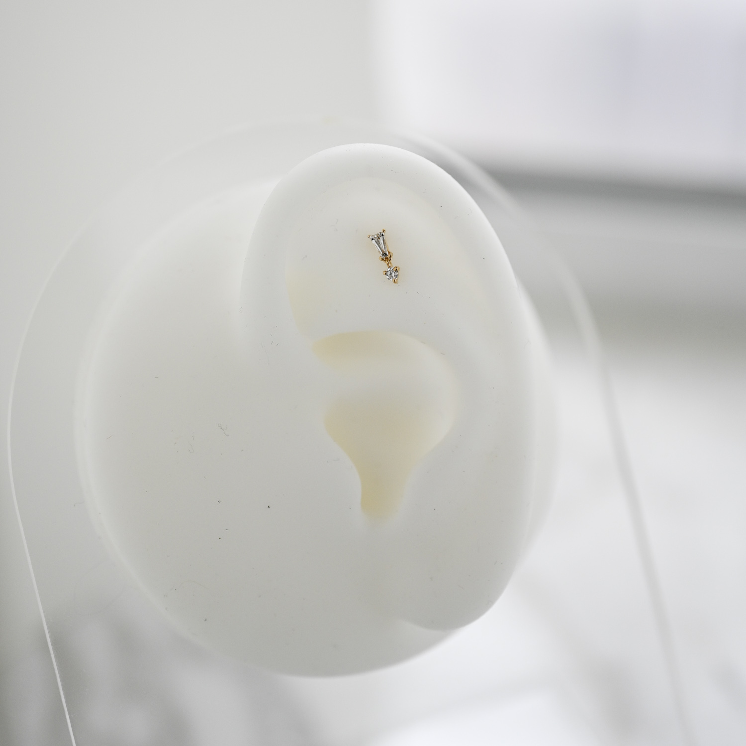 18K Single Tapper Drop Diamond Earring