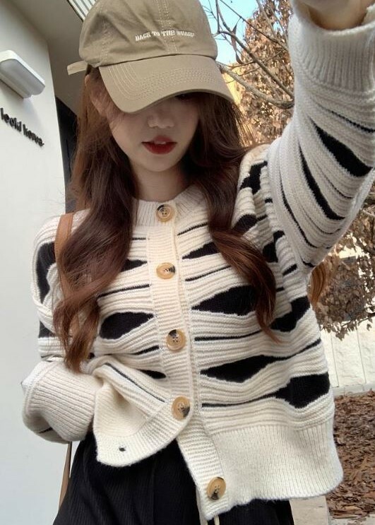 ᴷᴼᴿᴱᴬ 🇰🇷 <現貨> 設計感撞色條紋針織毛衣