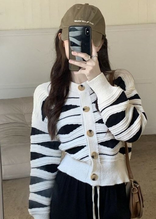 ᴷᴼᴿᴱᴬ 🇰🇷 <現貨> 設計感撞色條紋針織毛衣