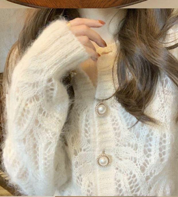 ᴷᴼᴿᴱᴬ 🇰🇷<現貨>法式浪漫海馬毛鏤空針織短外套