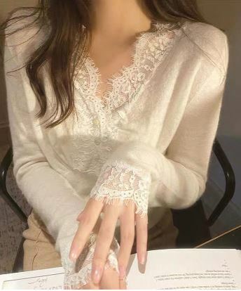 ᴷᴼᴿᴱᴬ 🇰🇷法式蕾絲親膚打底上衣