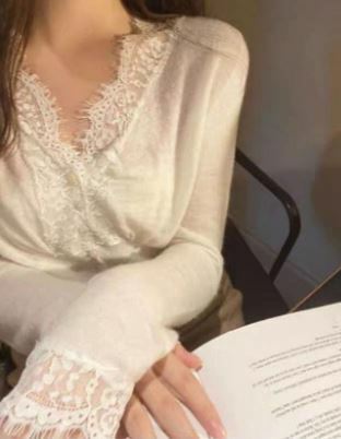 ᴷᴼᴿᴱᴬ 🇰🇷法式蕾絲親膚打底上衣