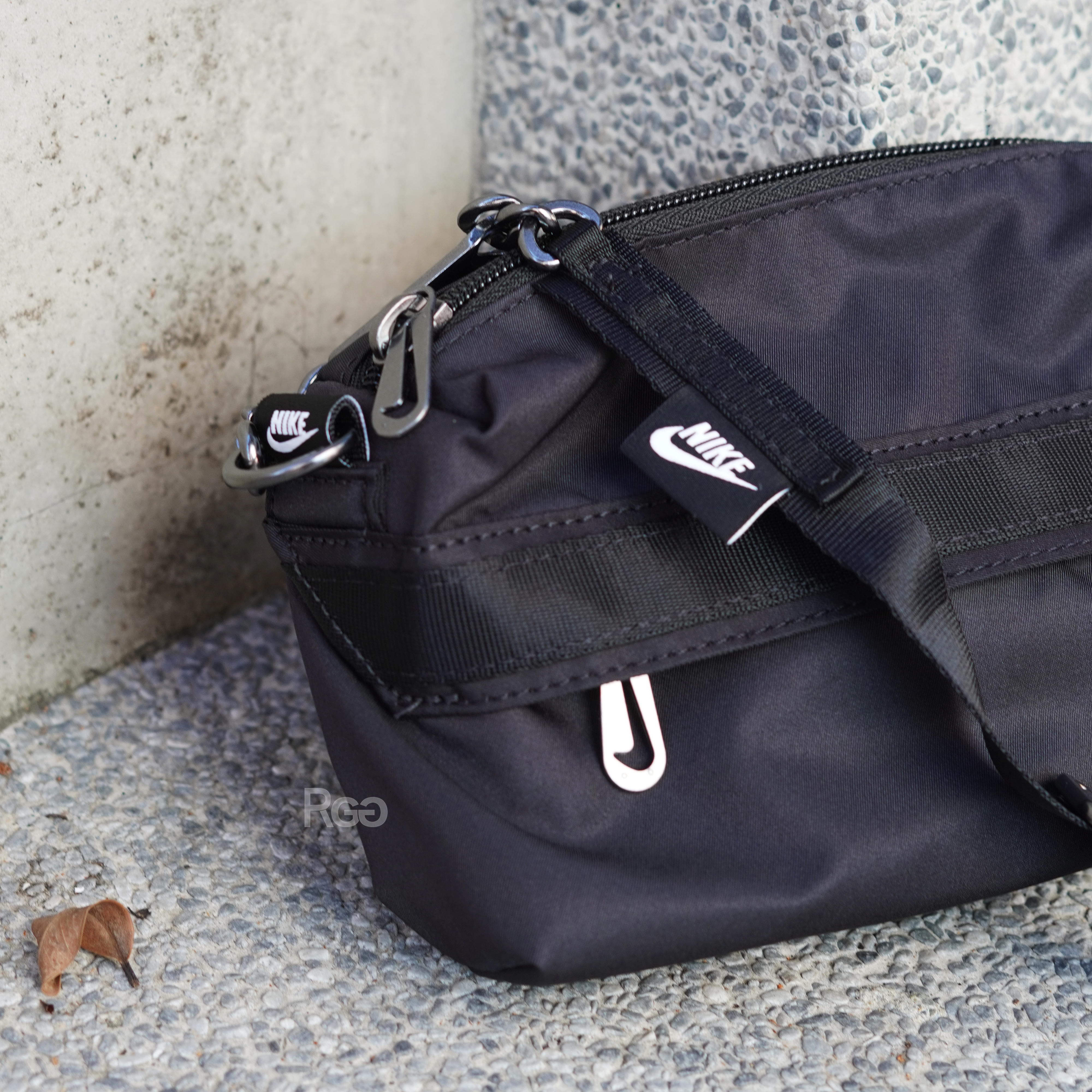 Nike Sportswear Futura Luxe 側背包 小包 (CW9304-010)