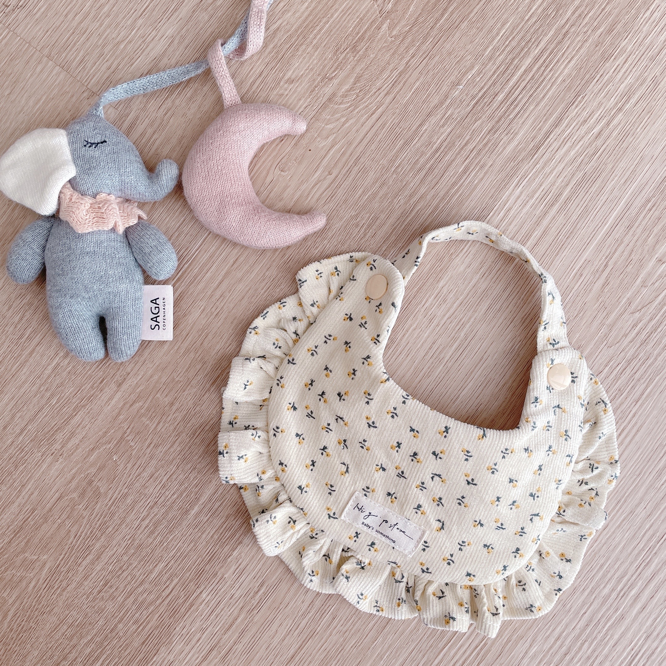 Hi Y.P store-手作圍兜-燈芯絨小黃花