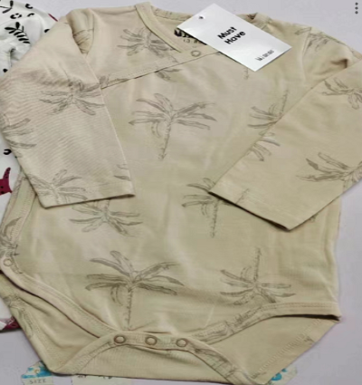 D22BE_米色樹長袖包屁