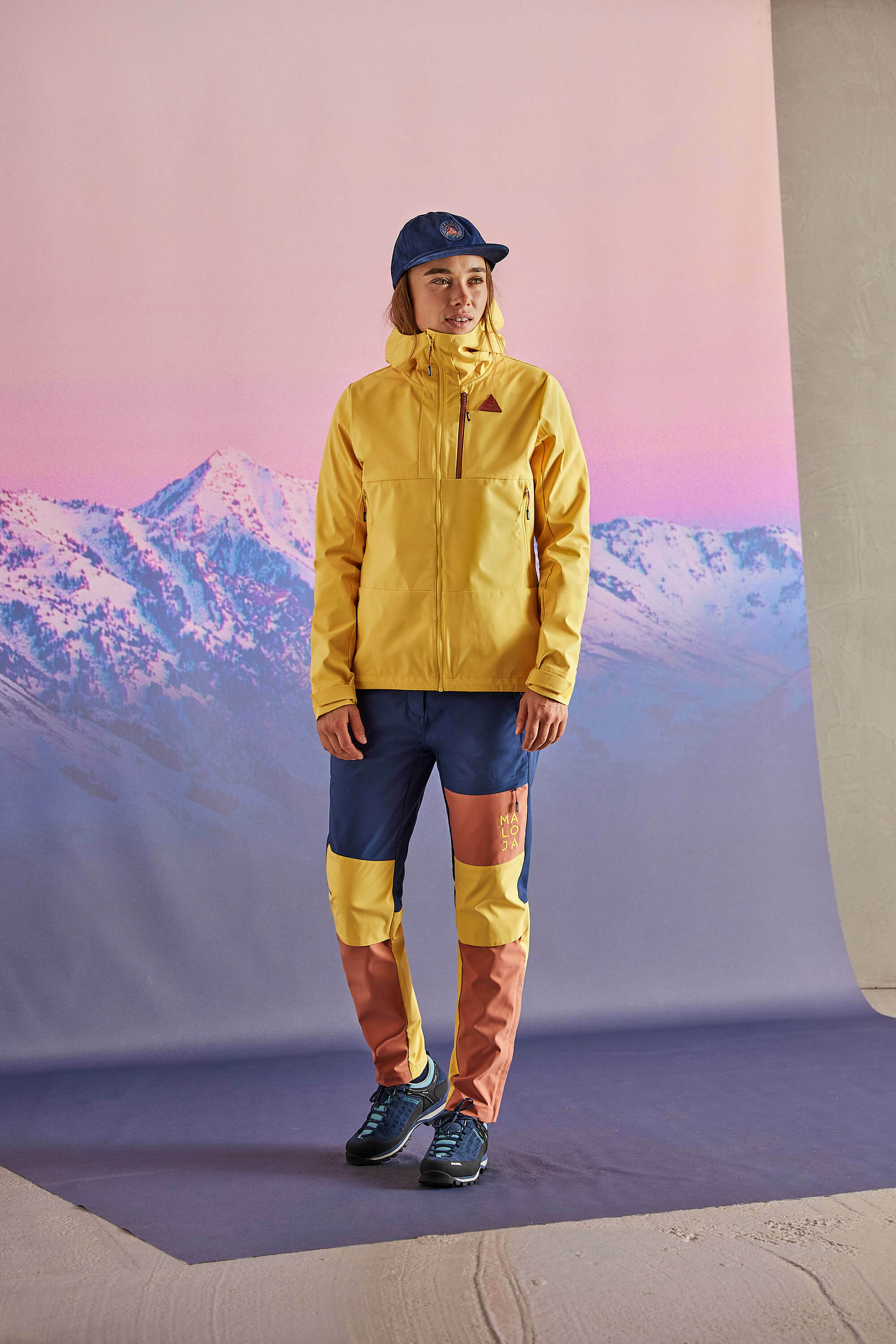 【MALOJA】女專業款3L防風透氣軟殼長褲 / 22MA34148-[綠粉拼、藍粉拼]