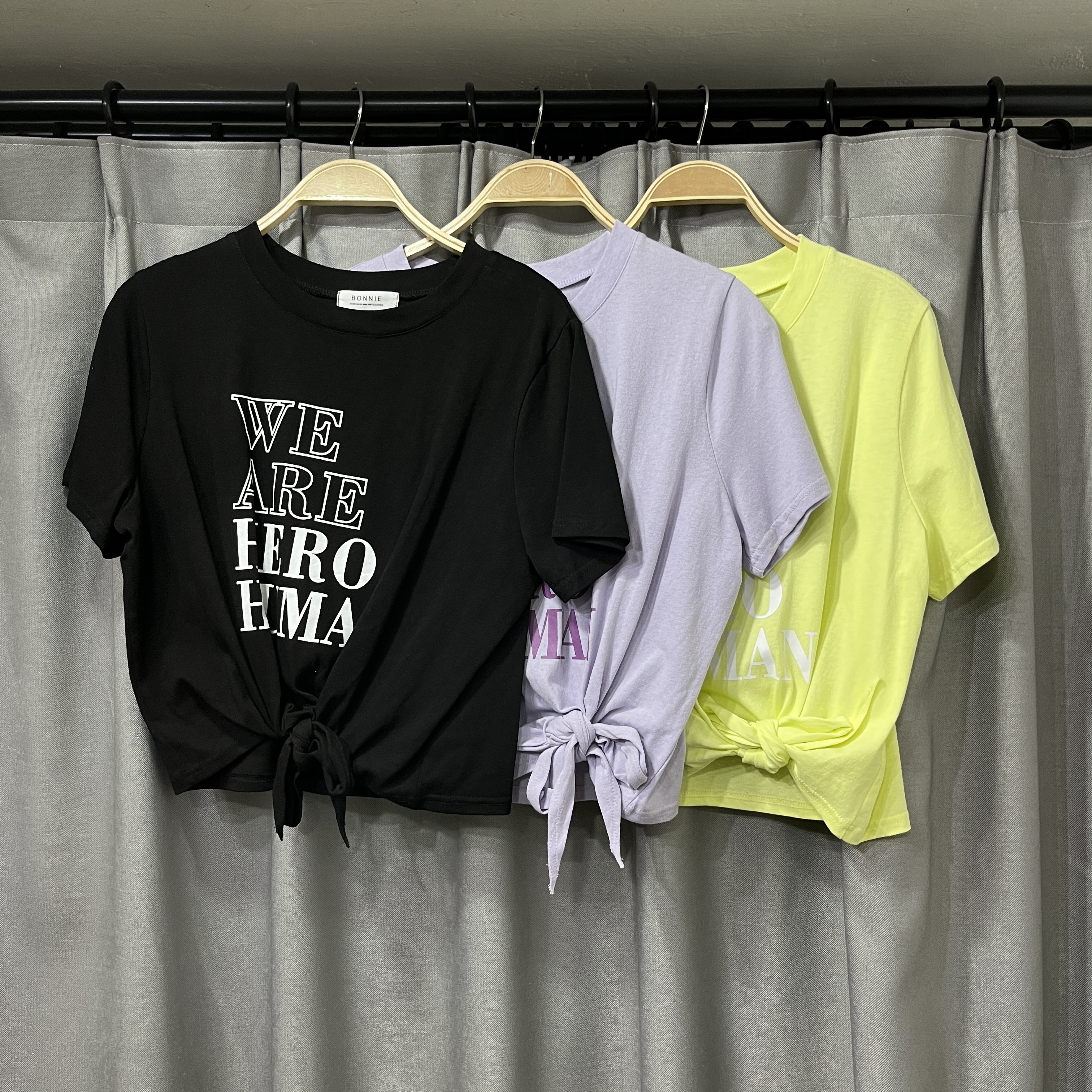 【BONNIE】英文字打結短TOP