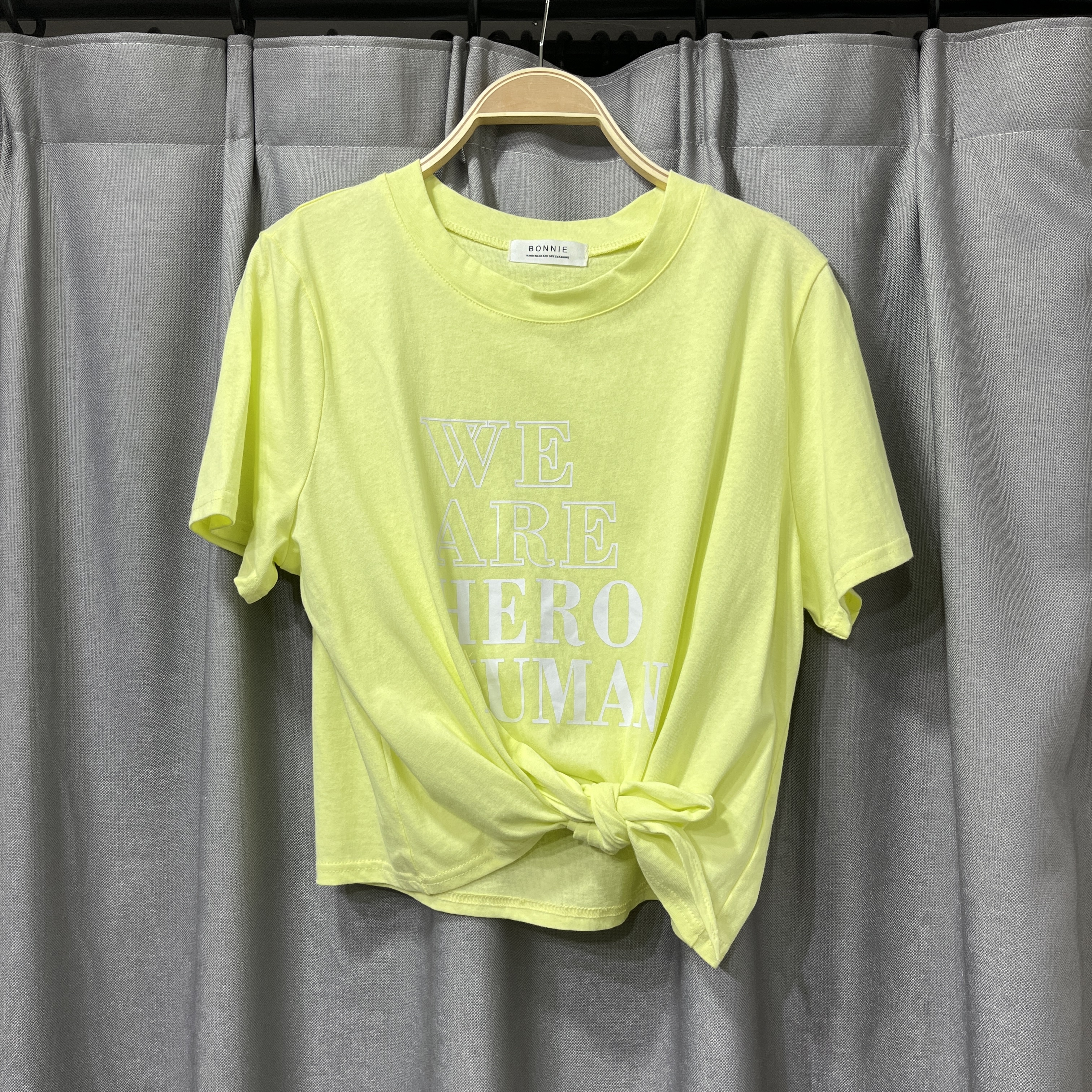 【BONNIE】英文字打結短TOP