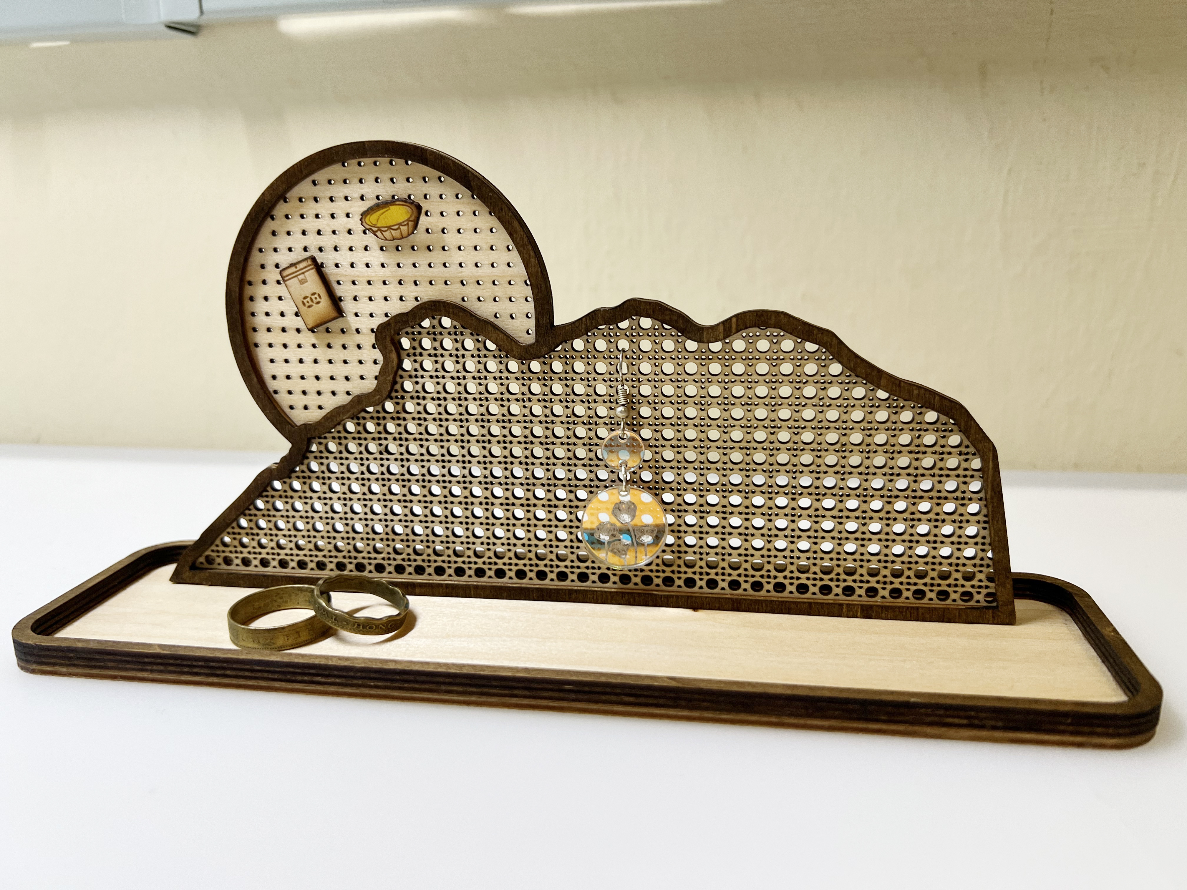 木製獅子山造型飾物架|藤編通花圖案系列|祝君安好 Juk Gwan On Hou|送禮自用首選|香港設計 香港製造