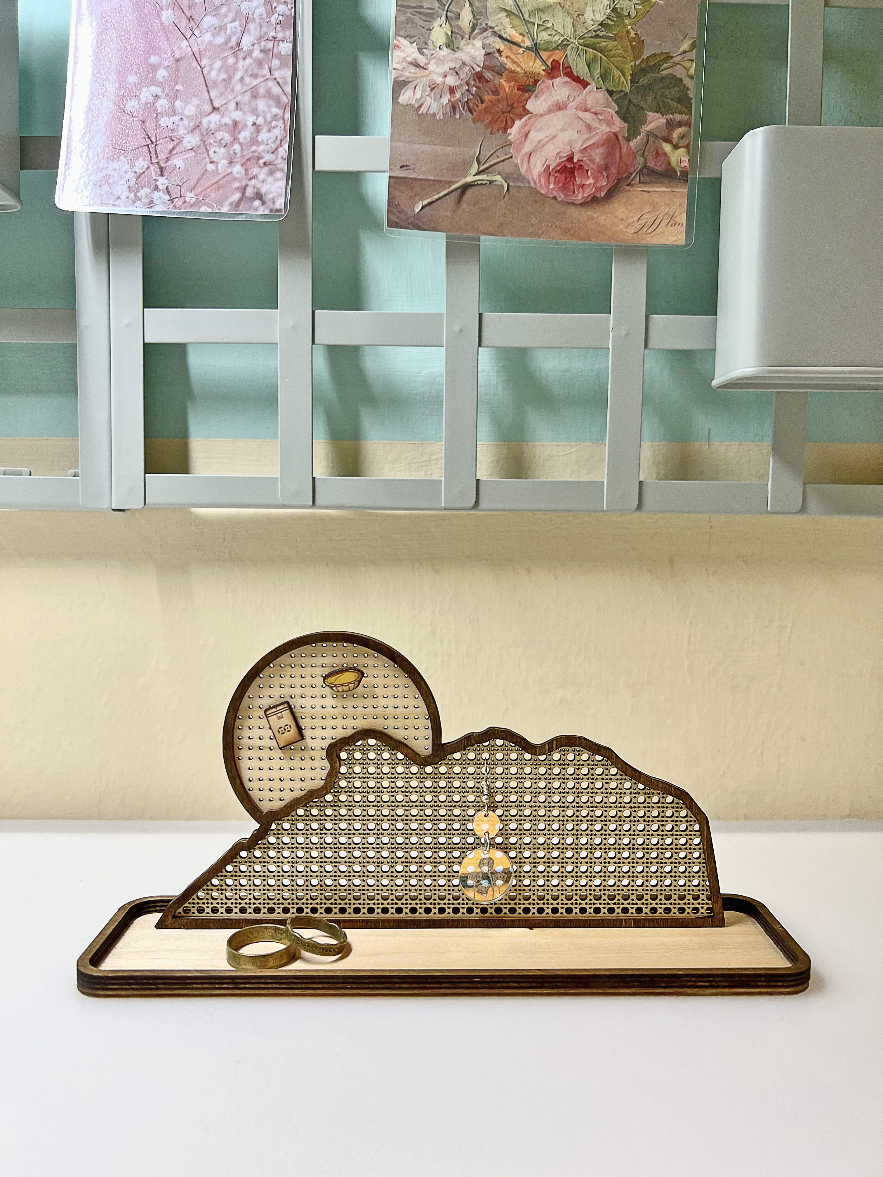 木製獅子山造型飾物架|藤編通花圖案系列|祝君安好 Juk Gwan On Hou|送禮自用首選|香港設計 香港製造