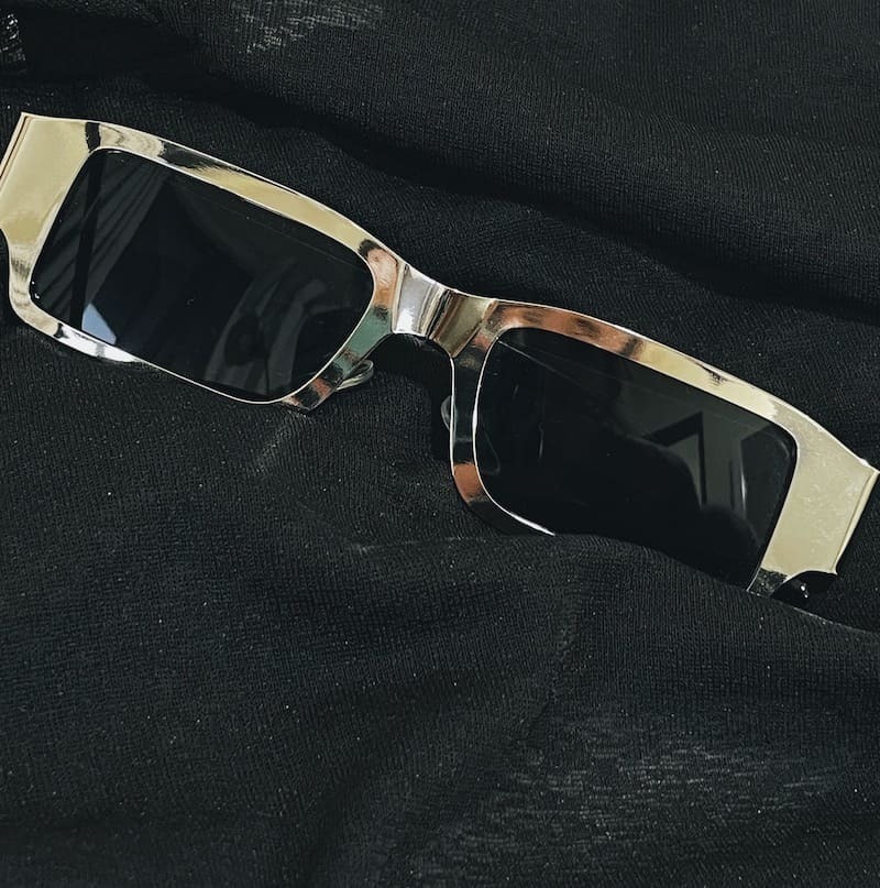 銀色金屬方塊墨鏡