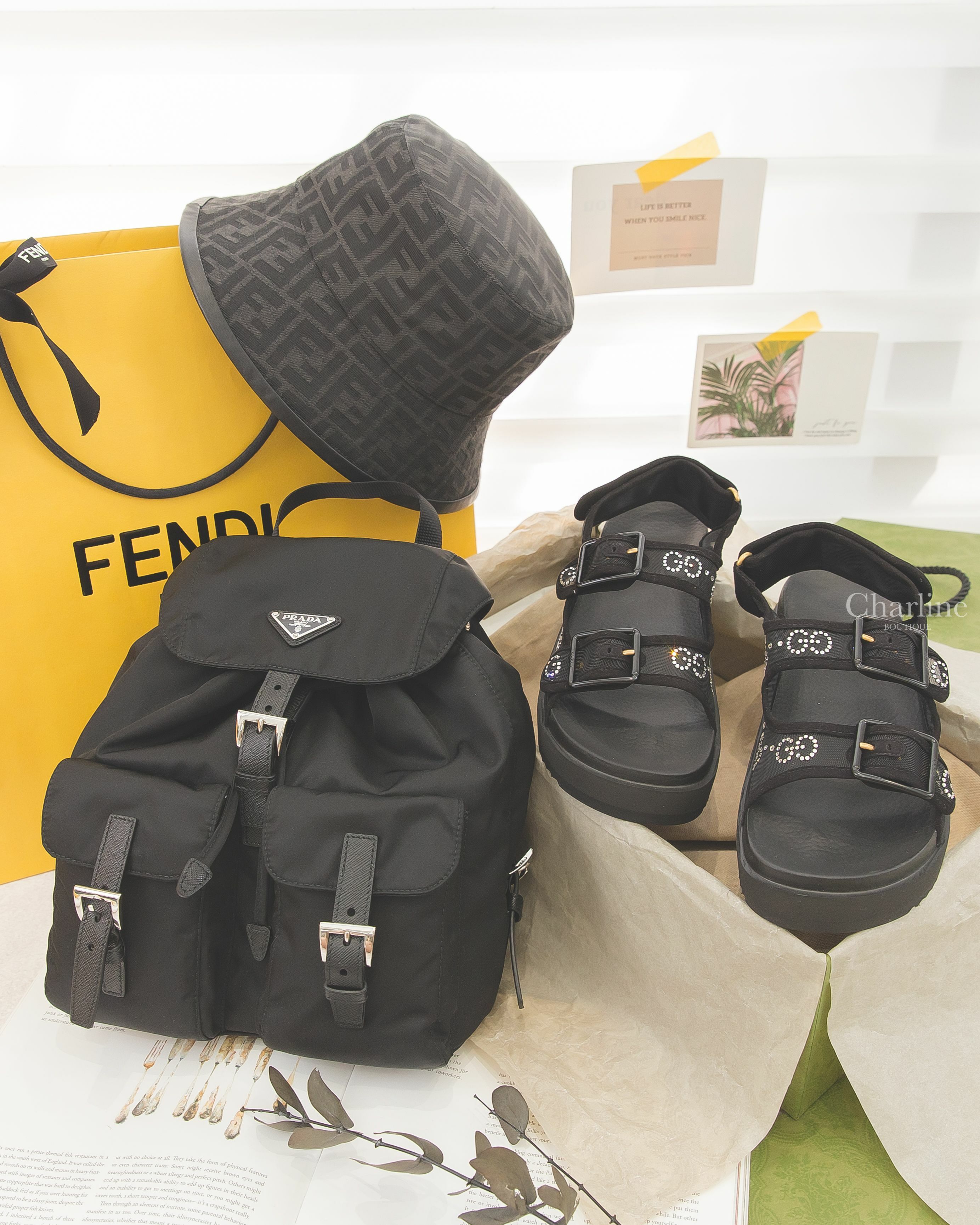 Fendi 黑色FF老花字樣羊皮滾邊棉質漁夫帽,Gucci 黑色網狀水晶GG橡膠平底涼鞋,Prada Small Re-nylon Backpack 黑色小型三角銀字布面尼龍後背包-Charline Boutique 精品代購