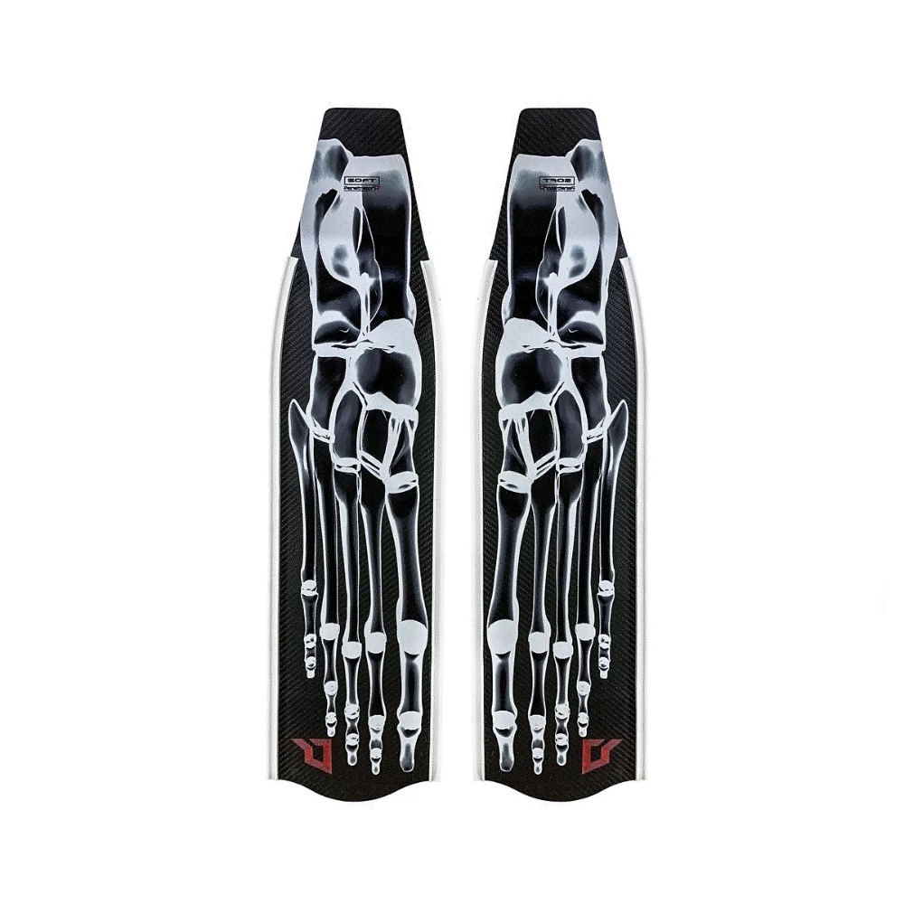 ▲PENETRATOR 碳纖白骨腳