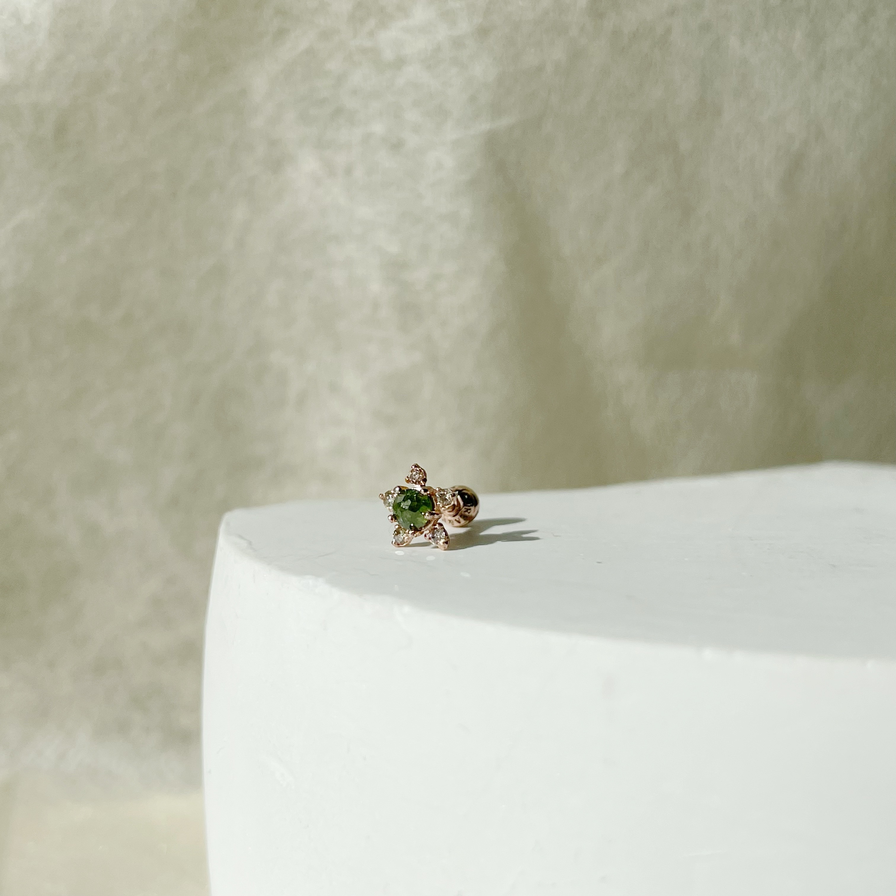 14K Diamond Star綠鑽原礦轉珠耳環