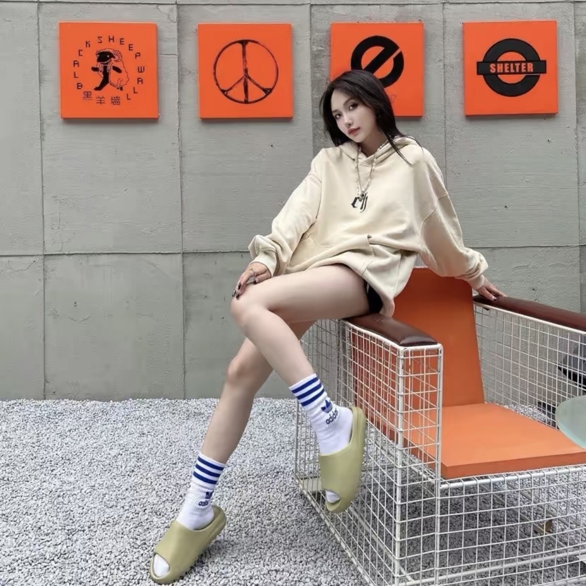 adidas Yeezy Slide "Resin" 拖鞋 豆沙綠 FZ5904