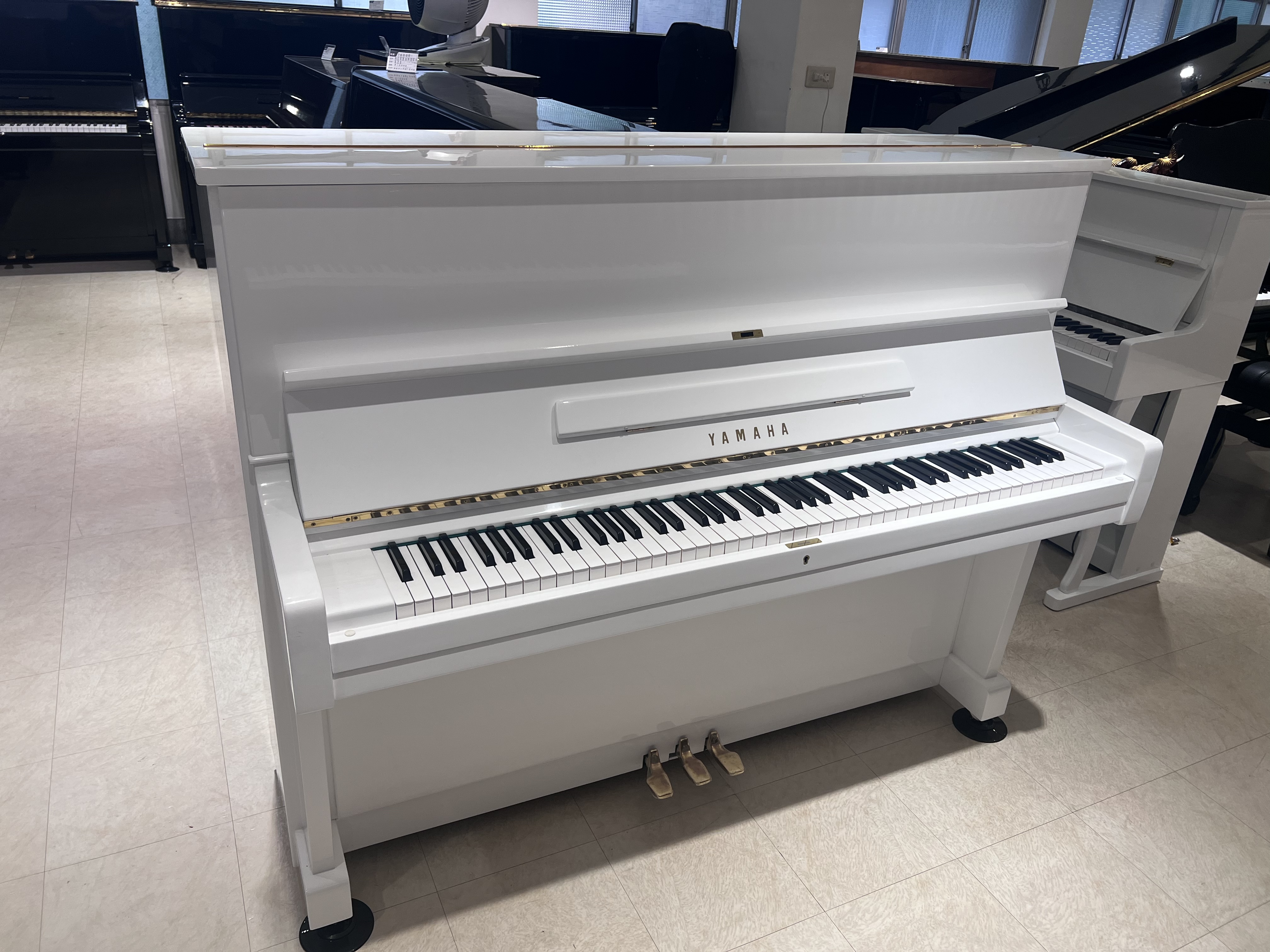 嚴選鋼琴 日本原裝  YAMAHA U1 夢幻白色鋼琴   山葉鋼琴 中古鋼琴 二手鋼琴 線上選琴 鋼琴展示中心-漢麟樂器 鋼琴店 保固 終身保修