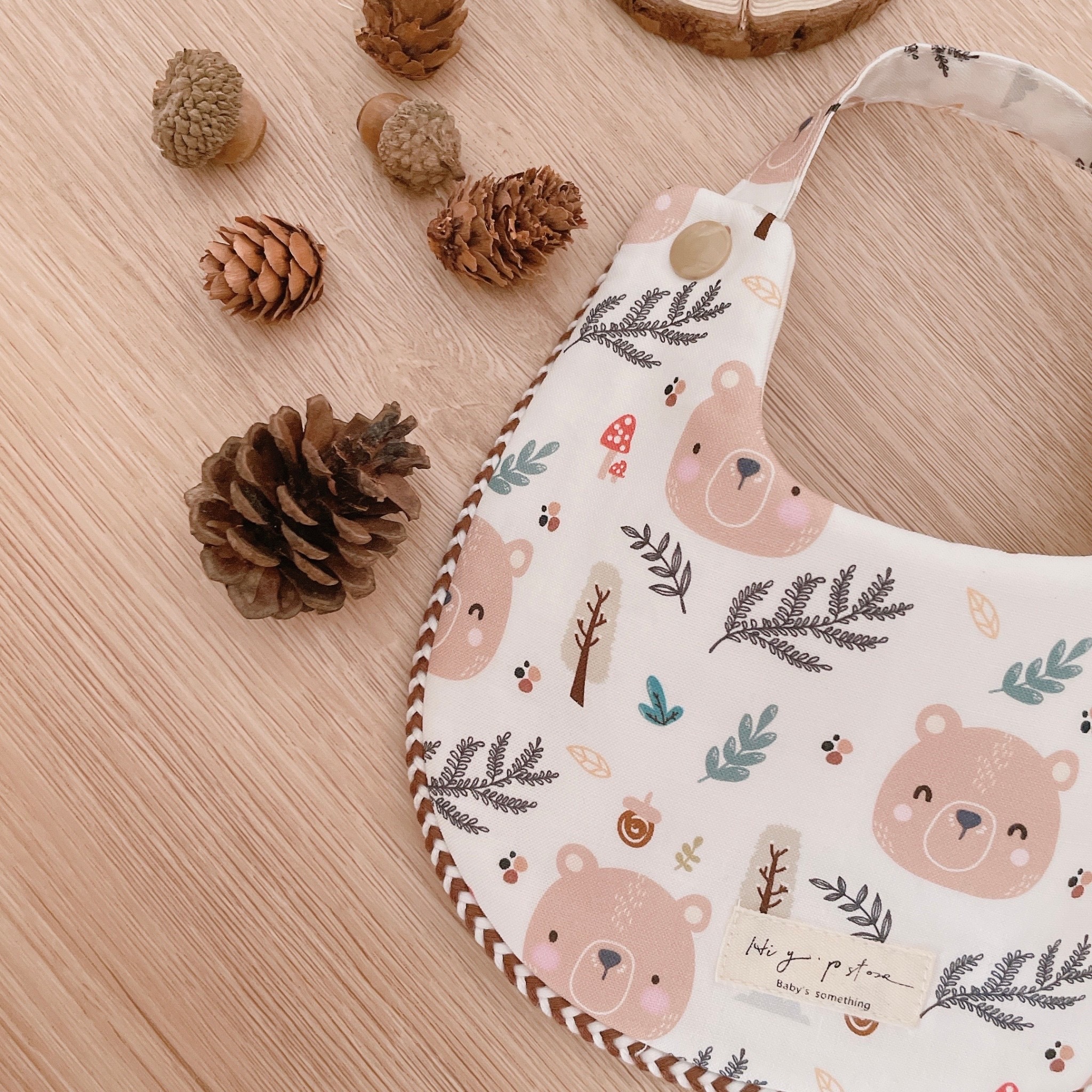 Hi Y.P store-手作圍兜-獨家設計款-森林棕熊