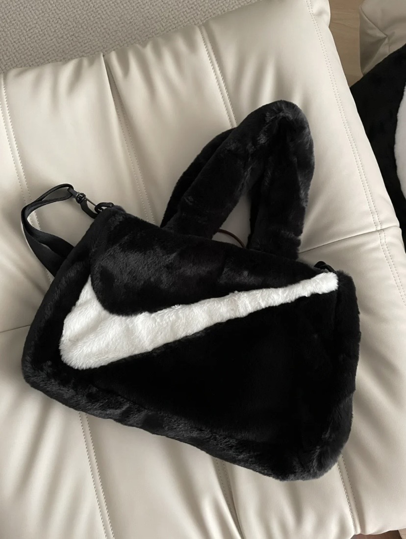 Nike 毛絨絨托特包