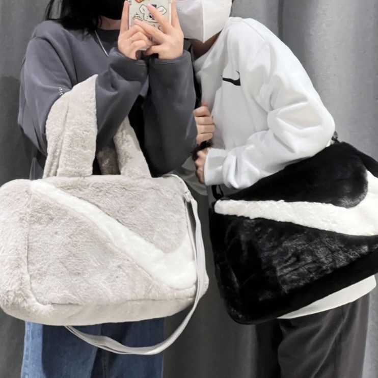 Nike 毛絨絨托特包
