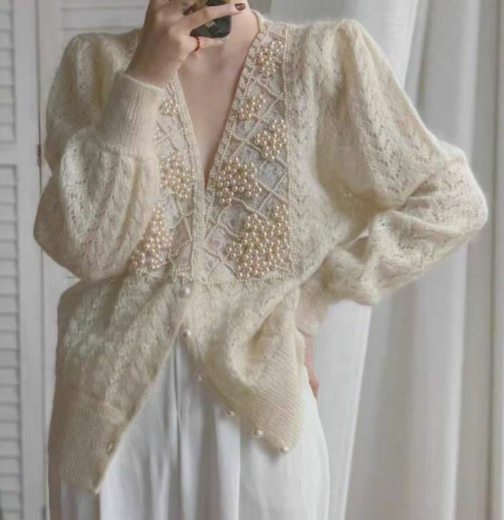ᴷᴼᴿᴱᴬ 🇰🇷<現貨>氣質優雅鏤空珍珠泡泡袖上衣