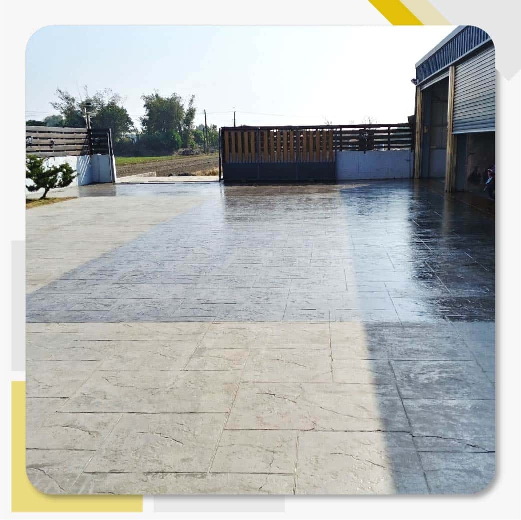 雲林農舍壓花地坪，使用南寳漆的透明-950T耐候PU面漆產品。