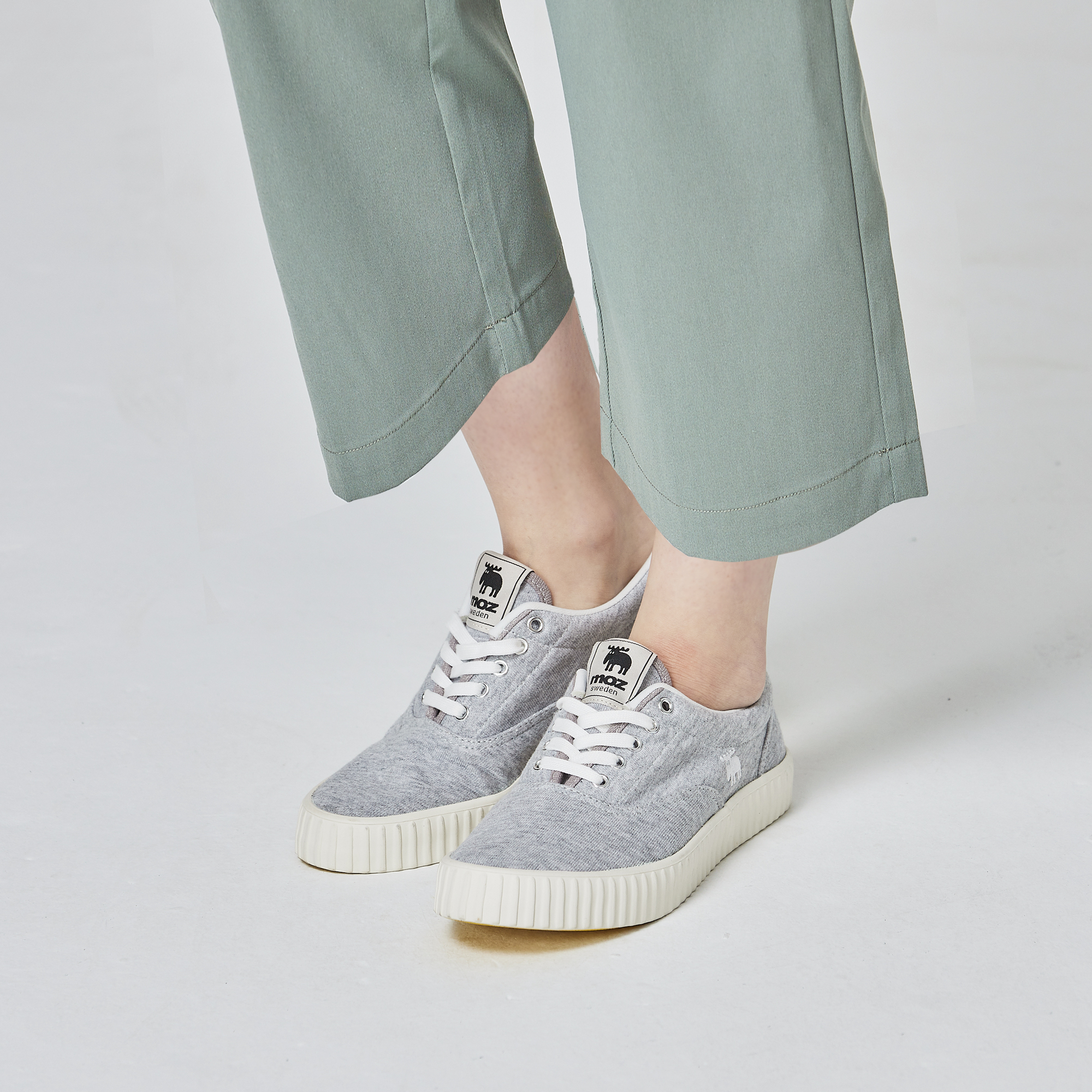 【惜福商品999】moz瑞典 駝鹿 奶泡感 綁帶 超舒適鞋(麻花灰)