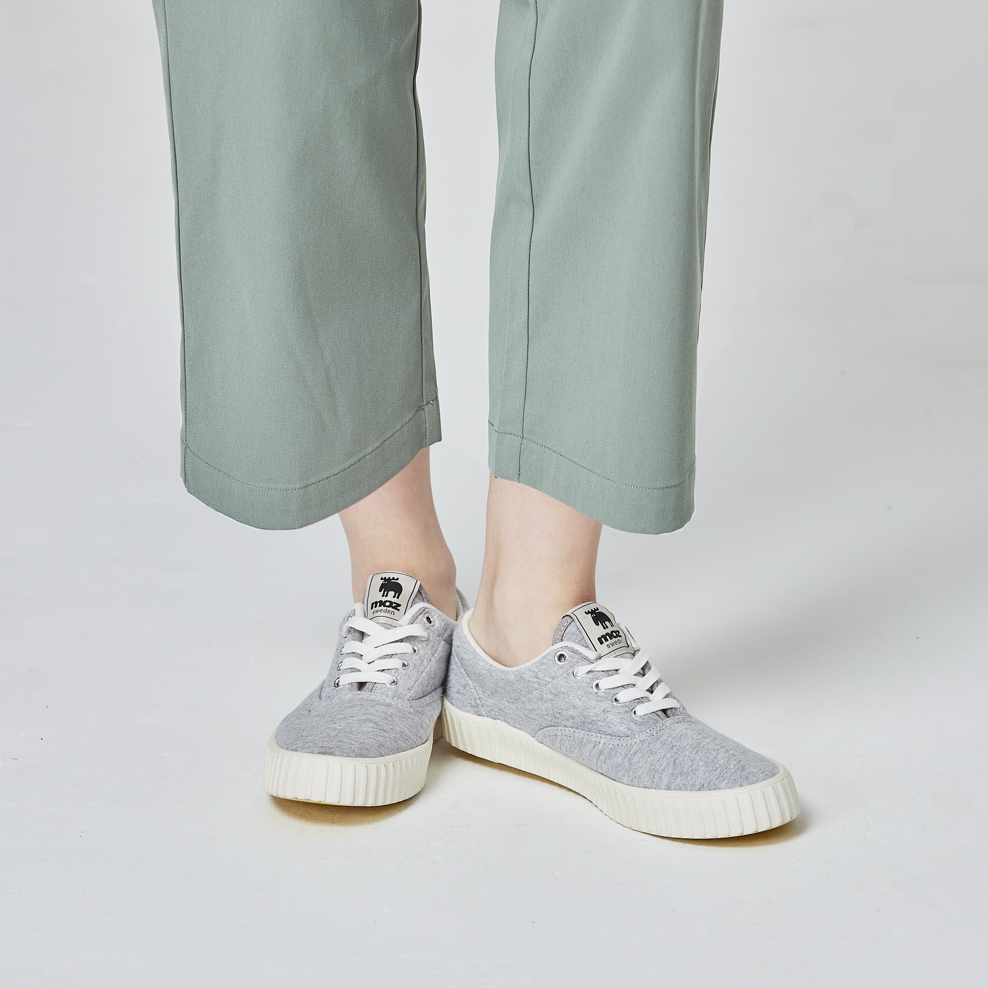 【惜福商品999】moz瑞典 駝鹿 奶泡感 綁帶 超舒適鞋(麻花灰)