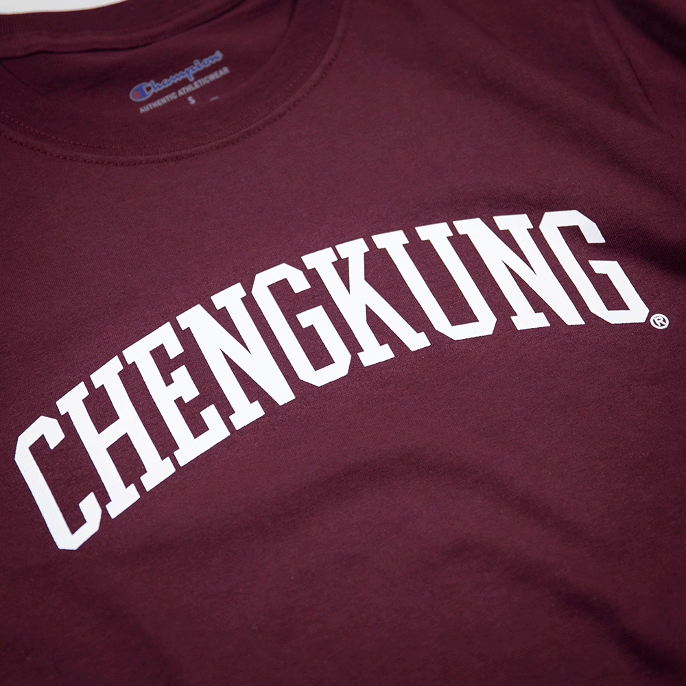 Champion® 成功大學 NCKU 經典校名款 T-Shirt - (酒紅色)