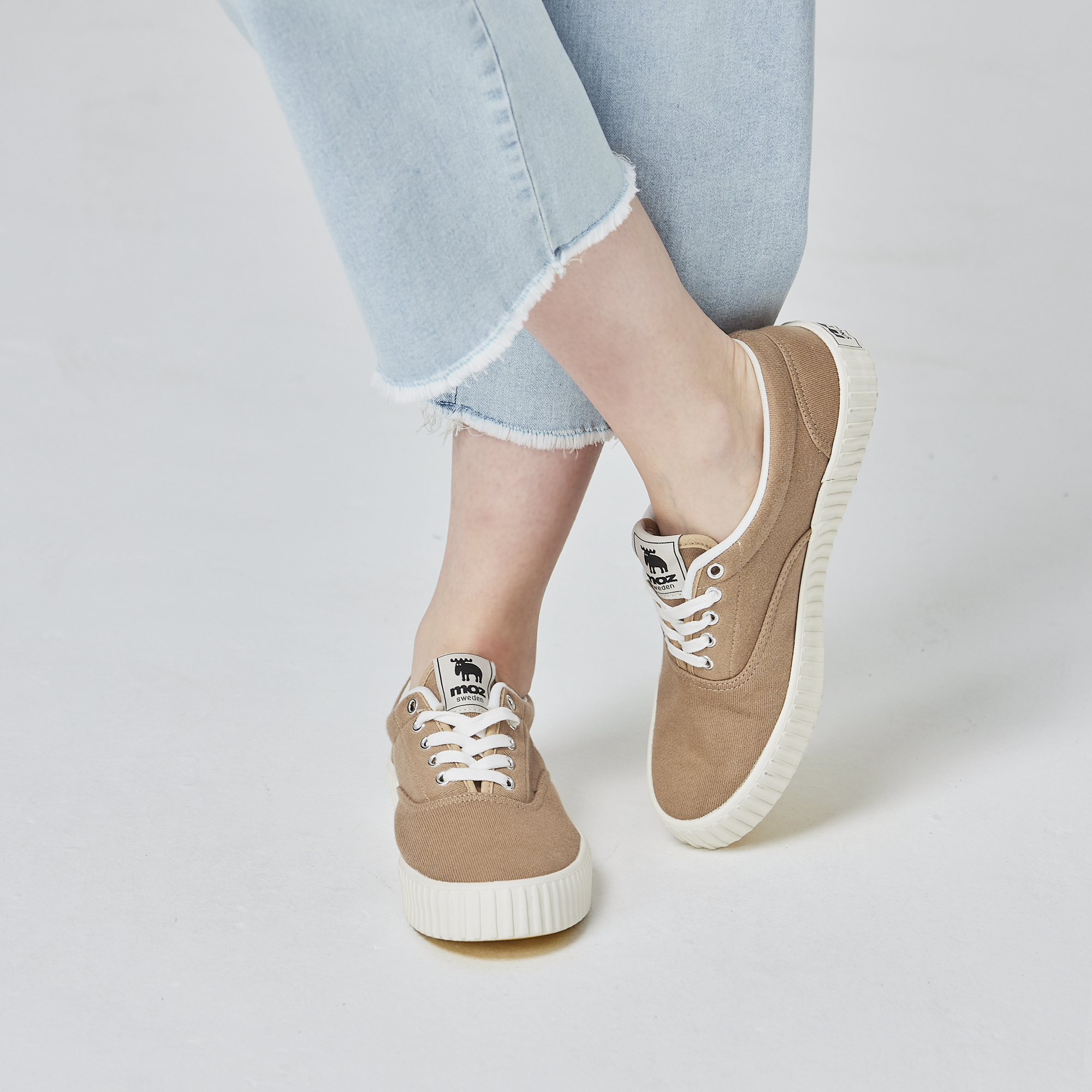 【惜福商品999】moz瑞典 駝鹿 奶泡感 綁帶 超舒適鞋(牛奶糖色)