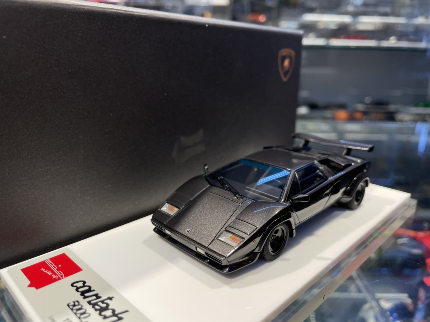 Make Up - Lamborghini Countach LP5000 QV Avec Aileron Arrière - 1/18 - Noire - EML088G