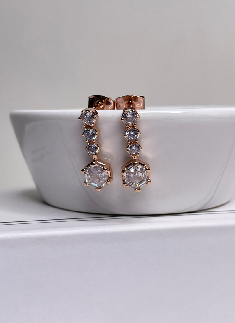 [現貨]《現正分手中》直線六角鑽耳環(短)