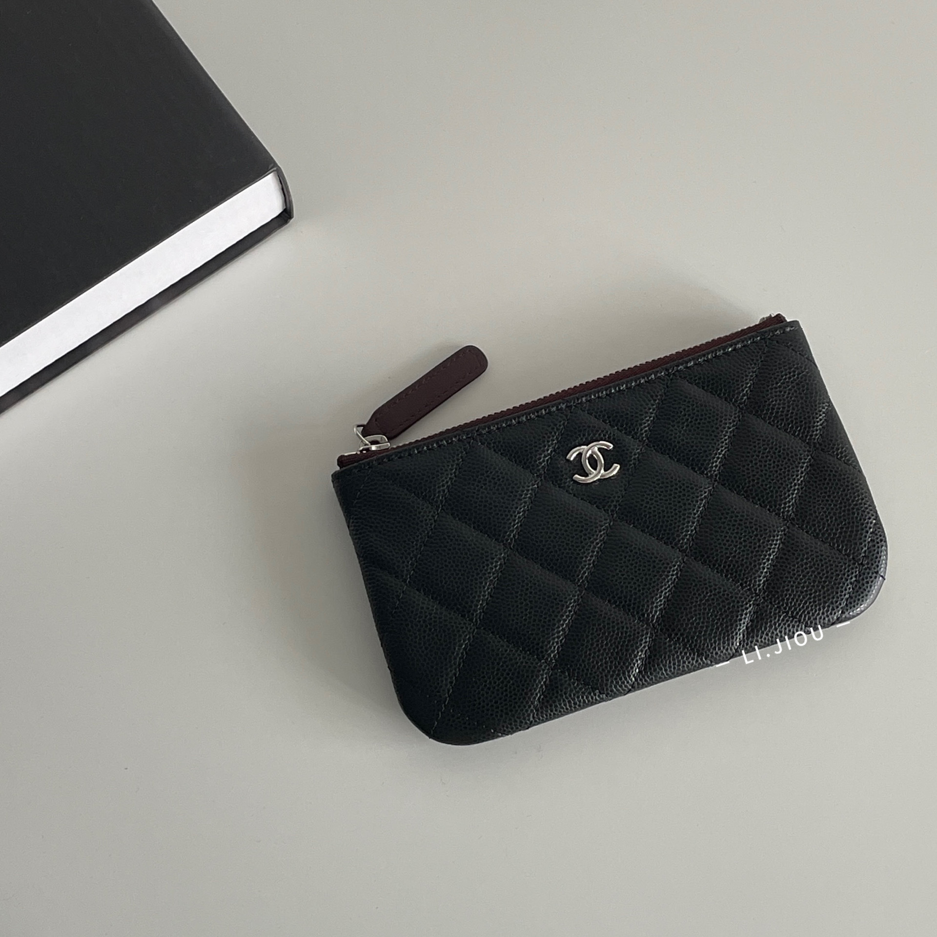 CHANEL Classic Mini Pouch (A82365 Y01480 C3906) in 2023