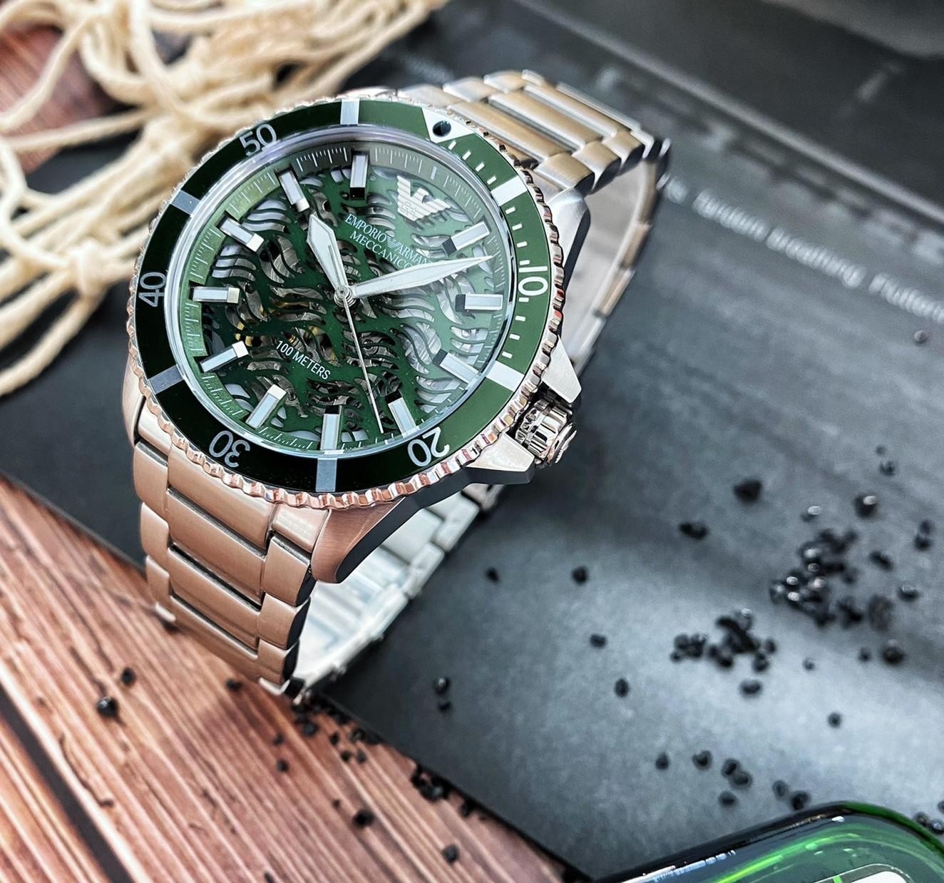 【EMPORIO ARMANI】波浪刻紋機械手錶AR60061 42mm 現代鐘錶