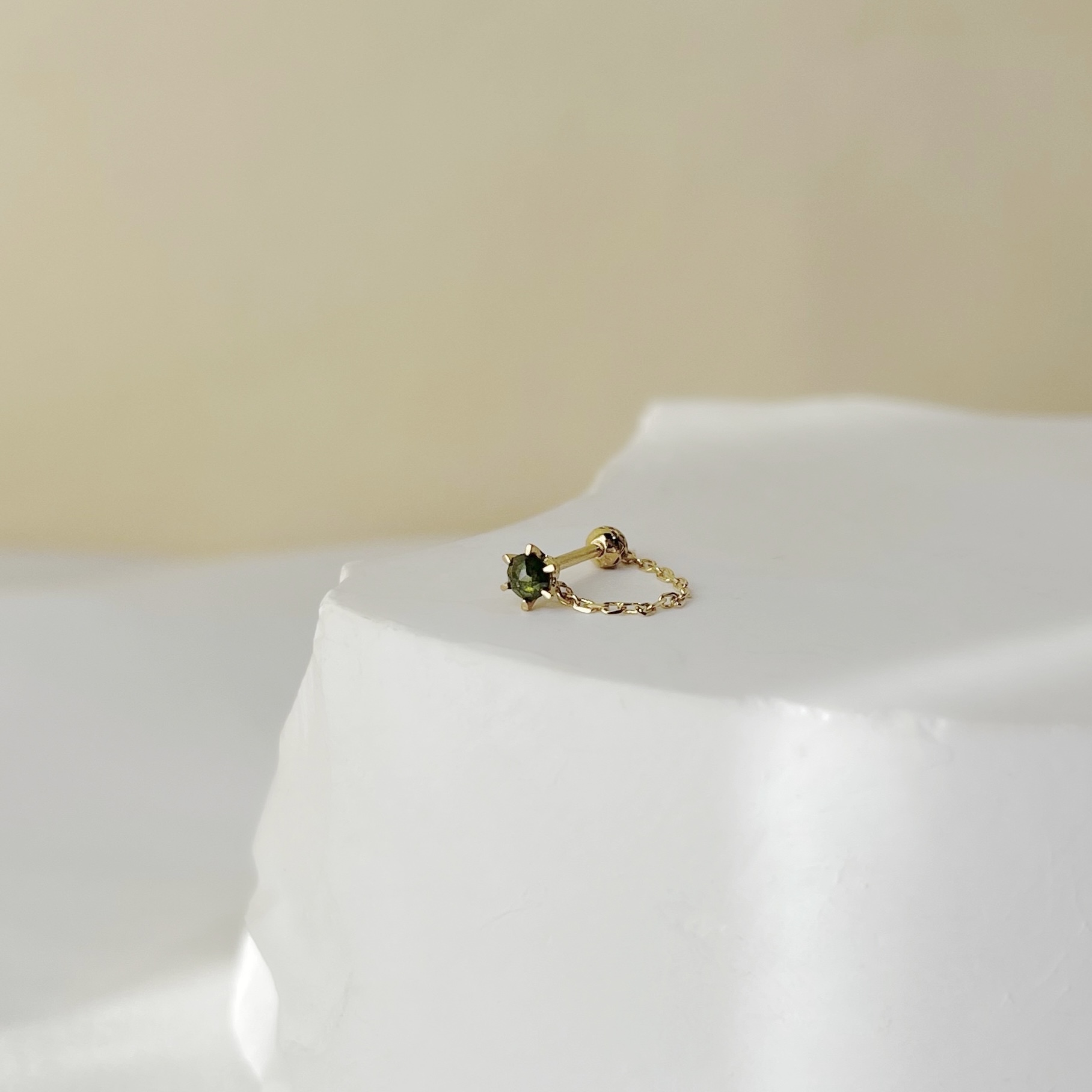 14K六爪綠鑽原礦簍空扣鏈式轉珠耳環