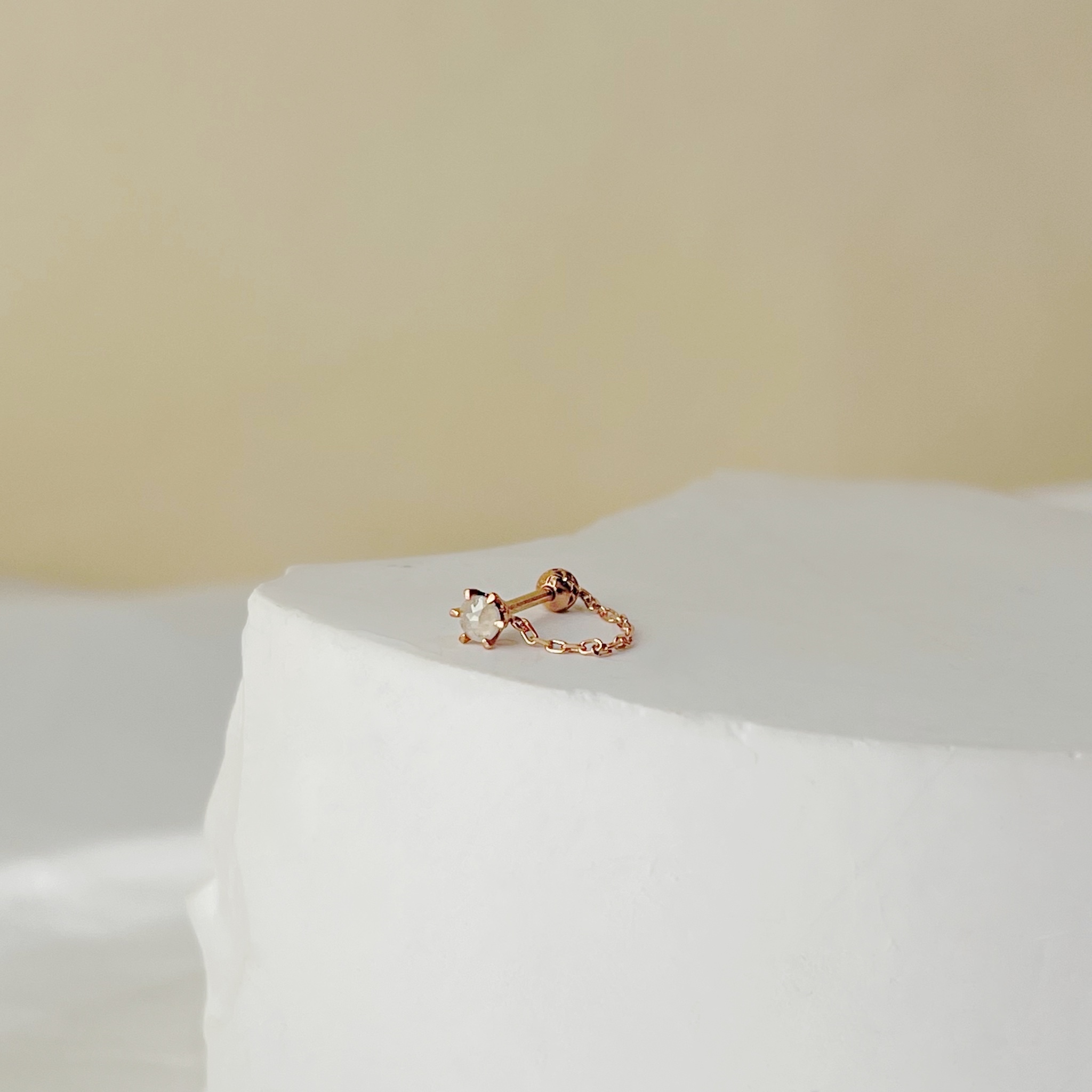 14K六爪灰鑽原礦簍空扣鏈式轉珠耳環