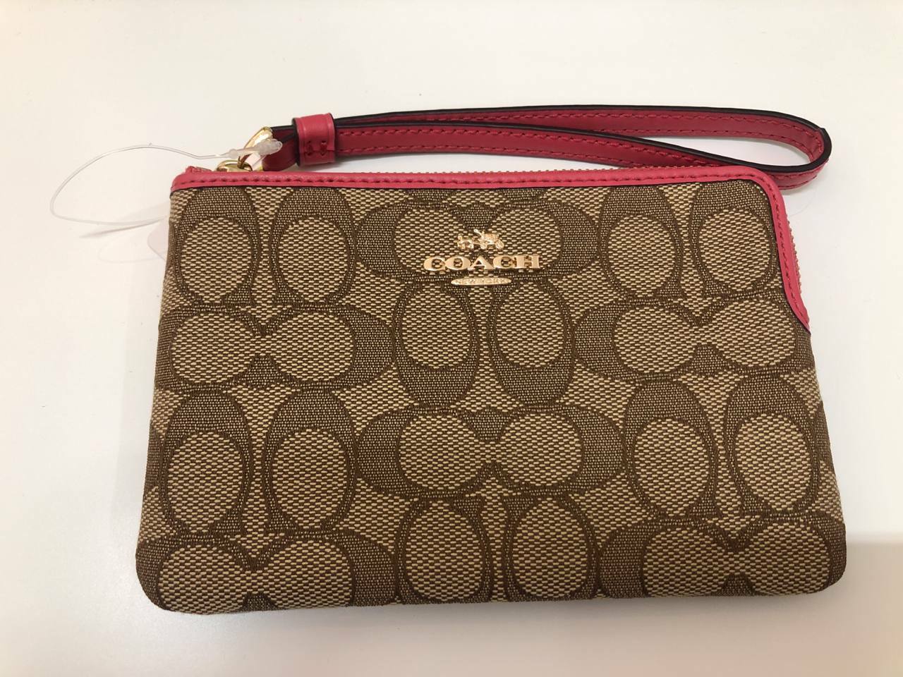 [S] COACH F58033 CORNER ZIP WRISTLET IN SIGNATURE CANVAS,IM/KHAKI STRAWBERRY, 889532685493 (SCO76)