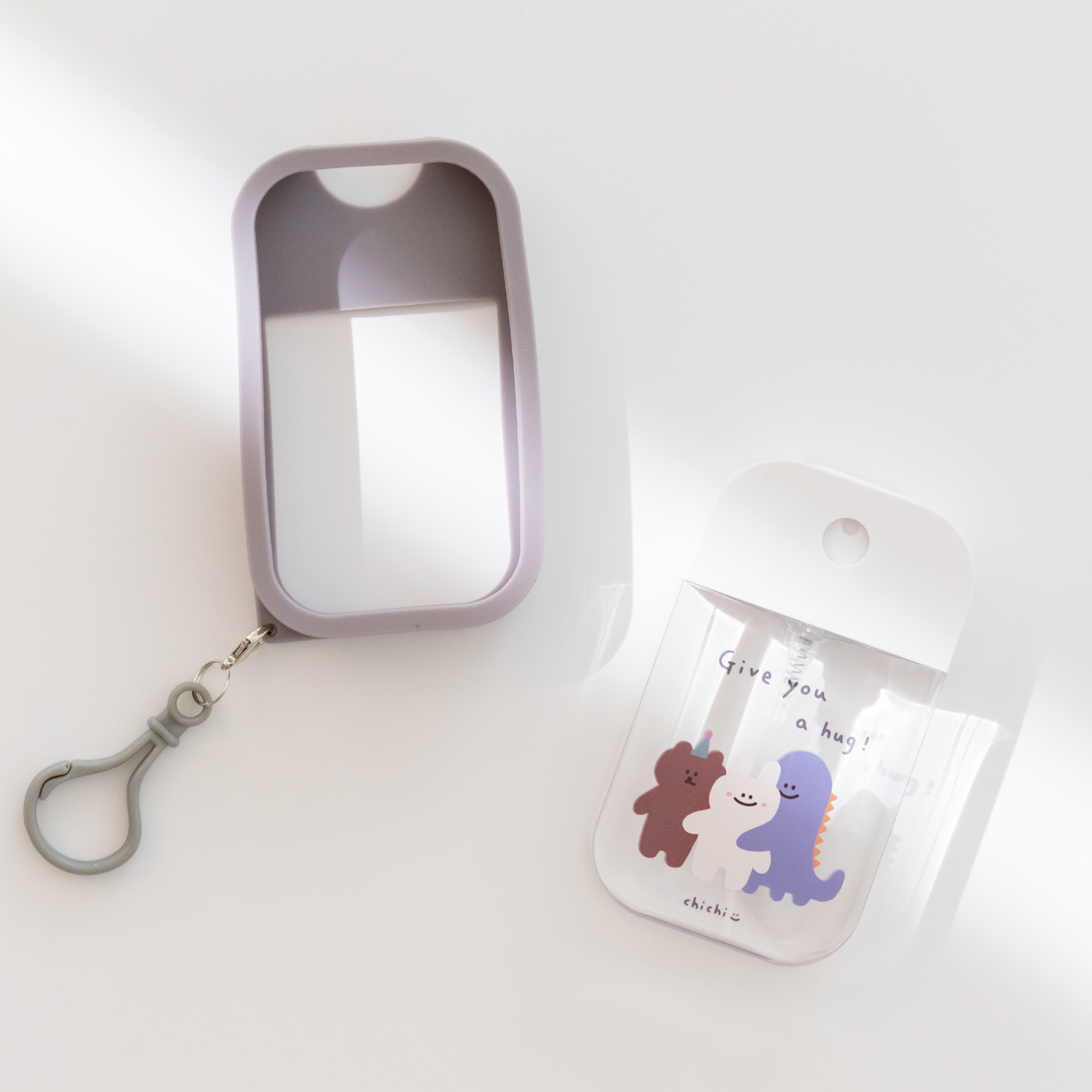 【慢慢挑x ChiChi-87小兔卡扣掛鉤酒精噴瓶｜灰色｜一起抱抱吧】（商品不含酒精，瓶身耐酒精材質）