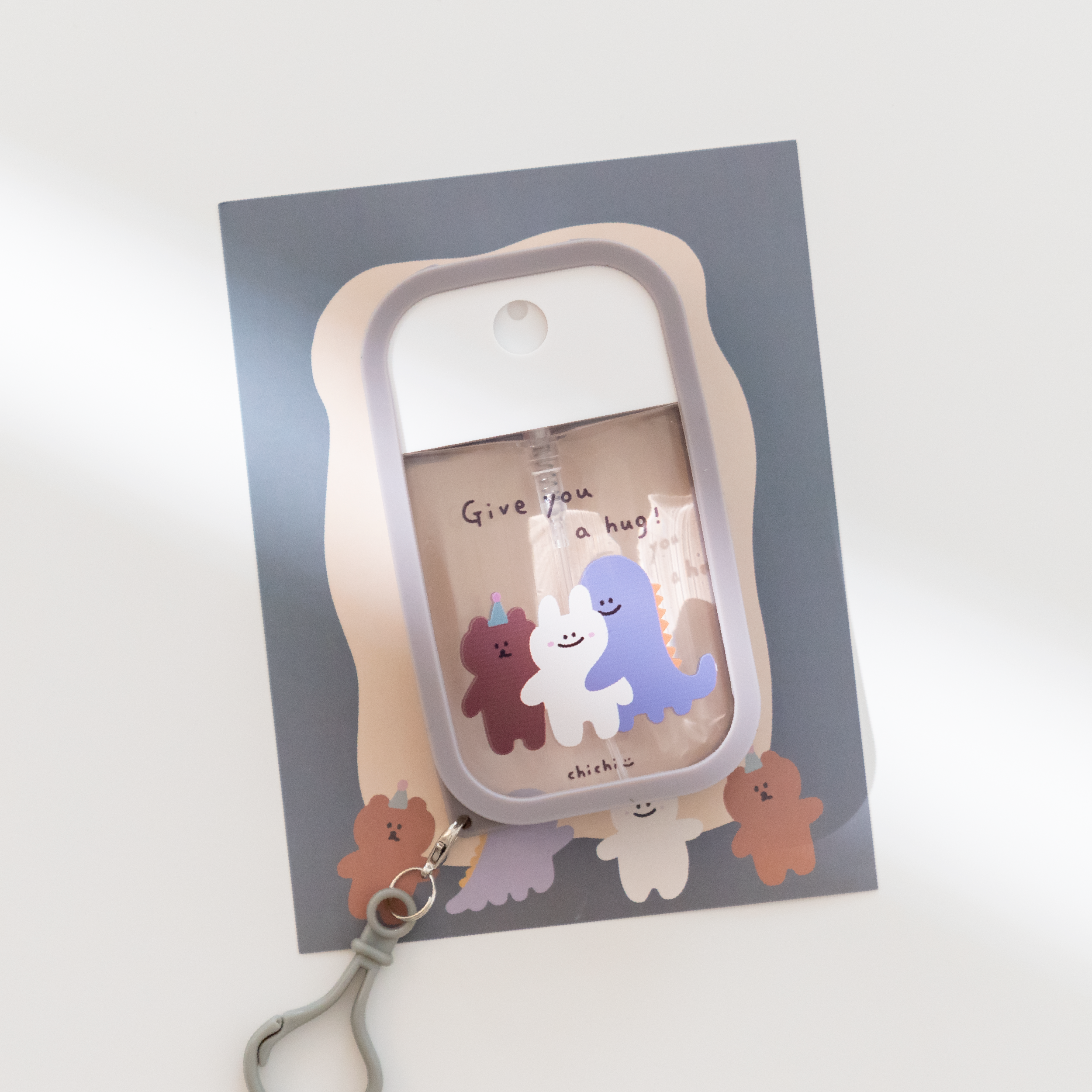 【慢慢挑x ChiChi-87小兔卡扣掛鉤酒精噴瓶｜灰色｜一起抱抱吧】（商品不含酒精，瓶身耐酒精材質）