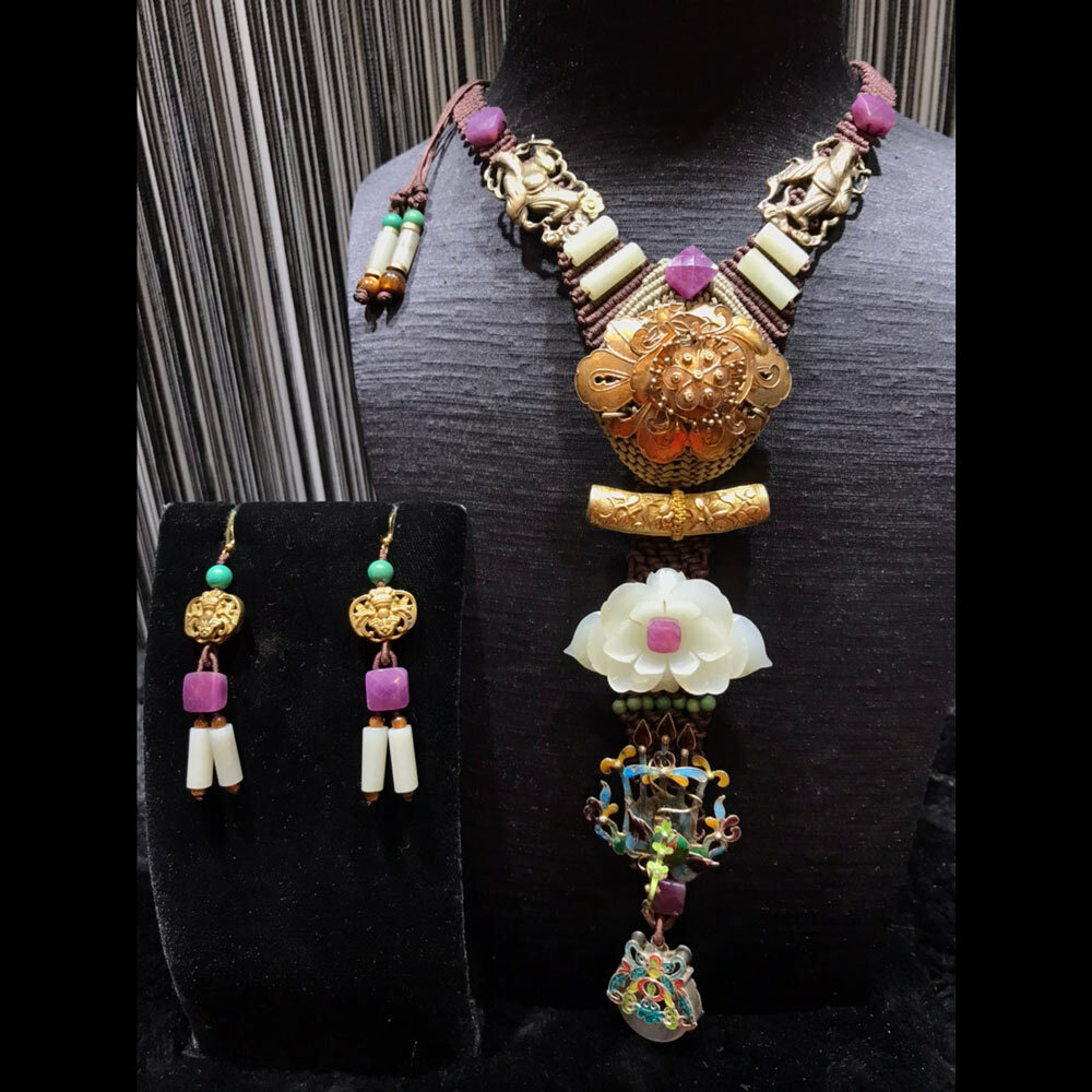 明清年代4層工和田白玉花+緬甸切割面紅寶石+清朝年代天官賜福+和田白玉勒子+富貴花髮簪+老綠松石+老琺瑯鳳凰+老琺瑯配白玉髓懷古