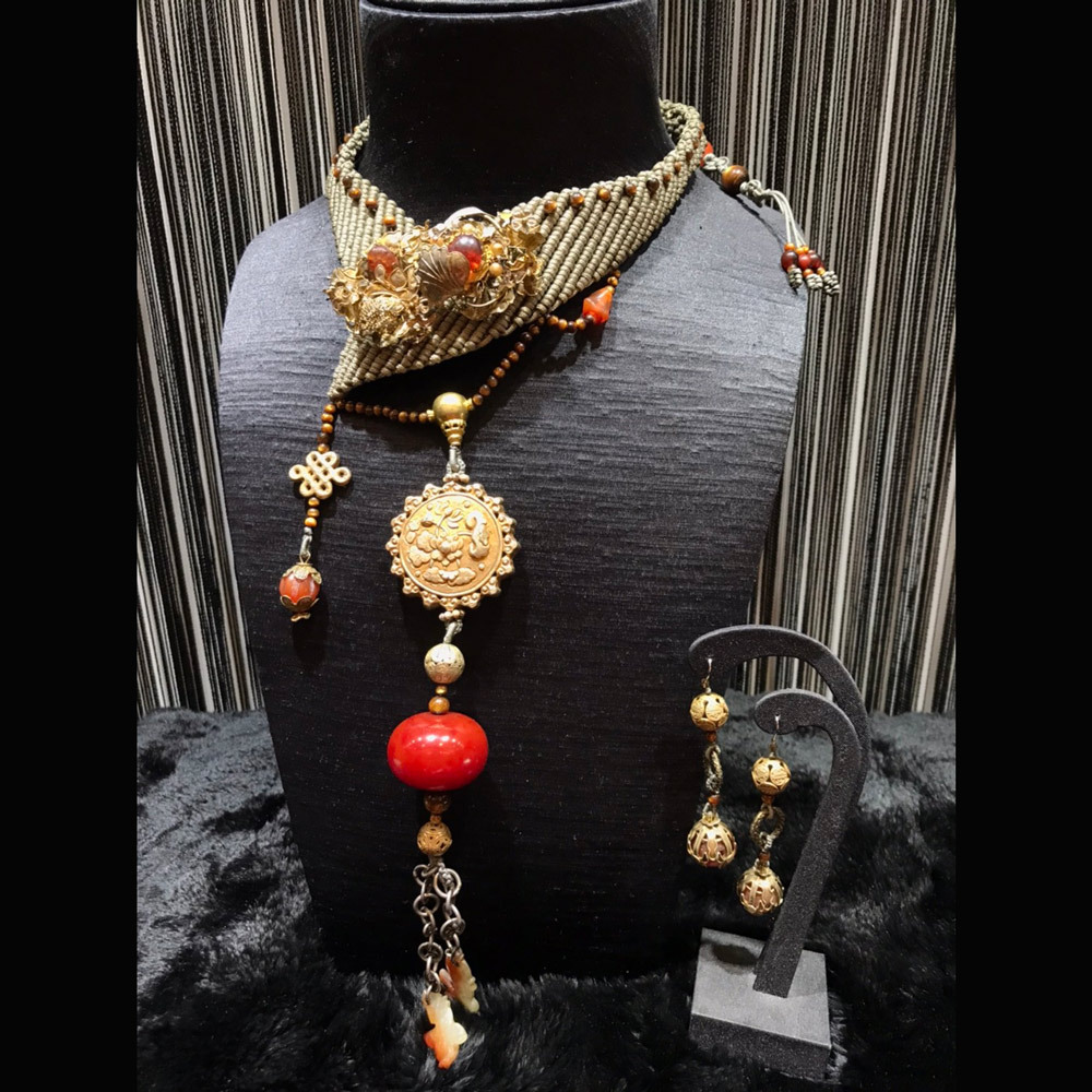 鎏金如意花開+櫻桃蜜蠟+清代緬甸紅翡翠魚