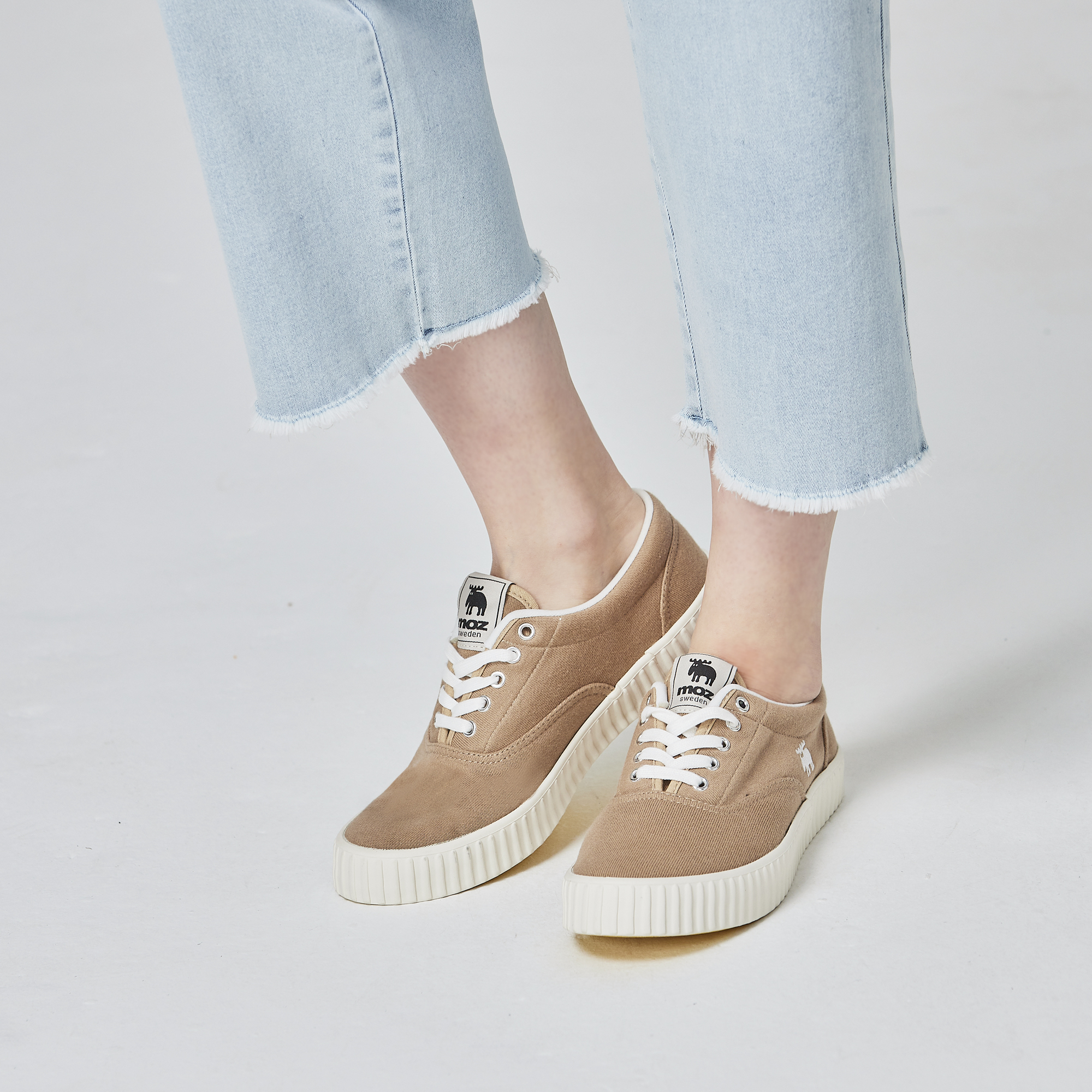 【惜福商品999】moz瑞典 駝鹿 奶泡感 綁帶 超舒適鞋(牛奶糖色)